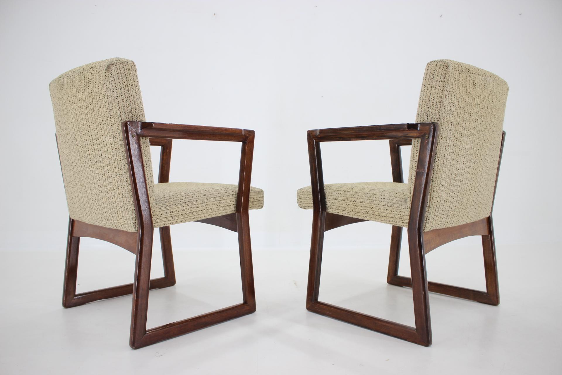 Paire de fauteuils en hêtre des années 1960, Tchécoslovaquie en vente 3