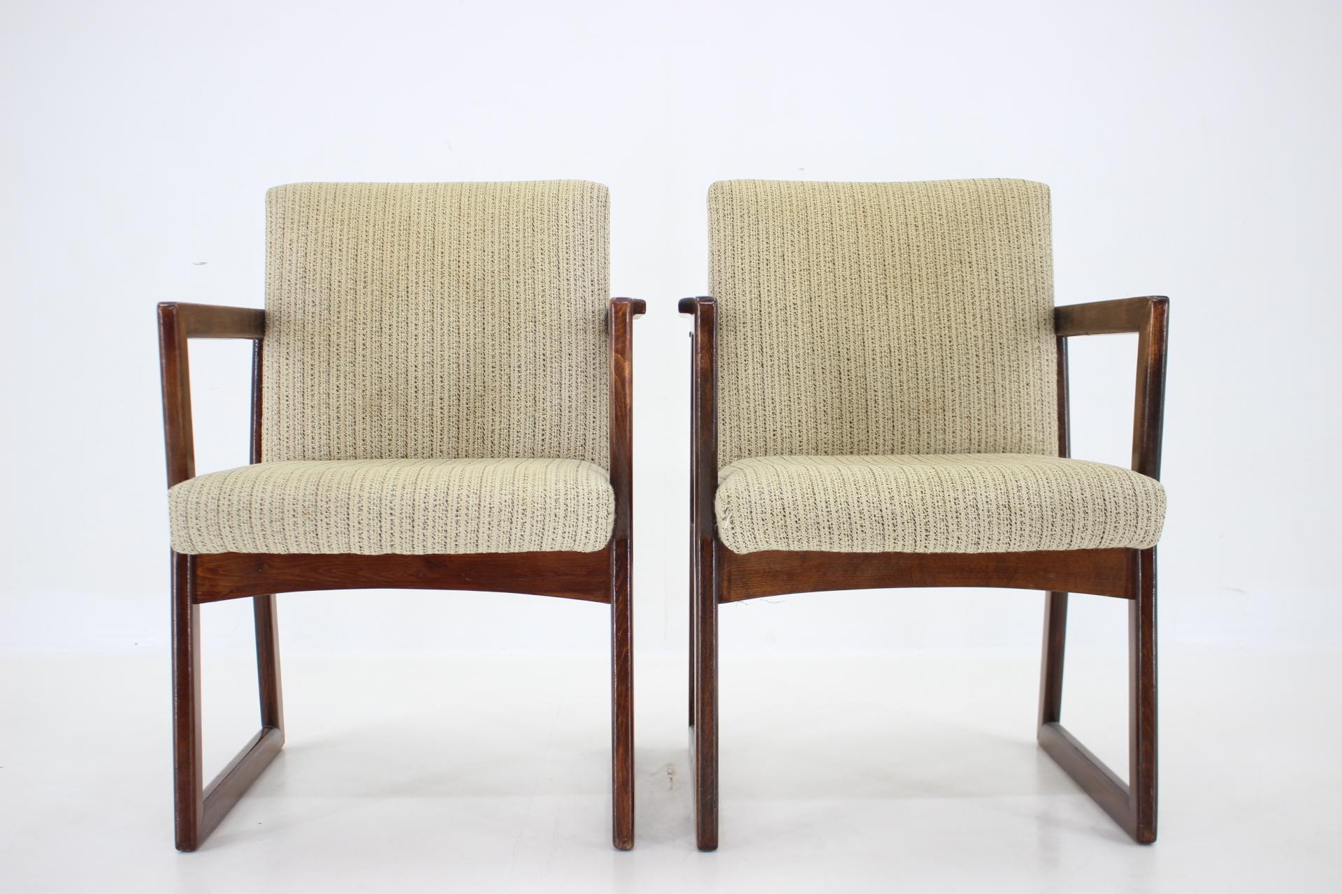 Mid-Century Modern Paire de fauteuils en hêtre des années 1960, Tchécoslovaquie en vente