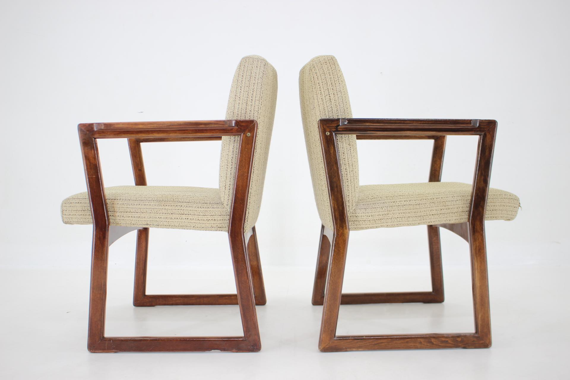 Tissu Paire de fauteuils en hêtre des années 1960, Tchécoslovaquie en vente
