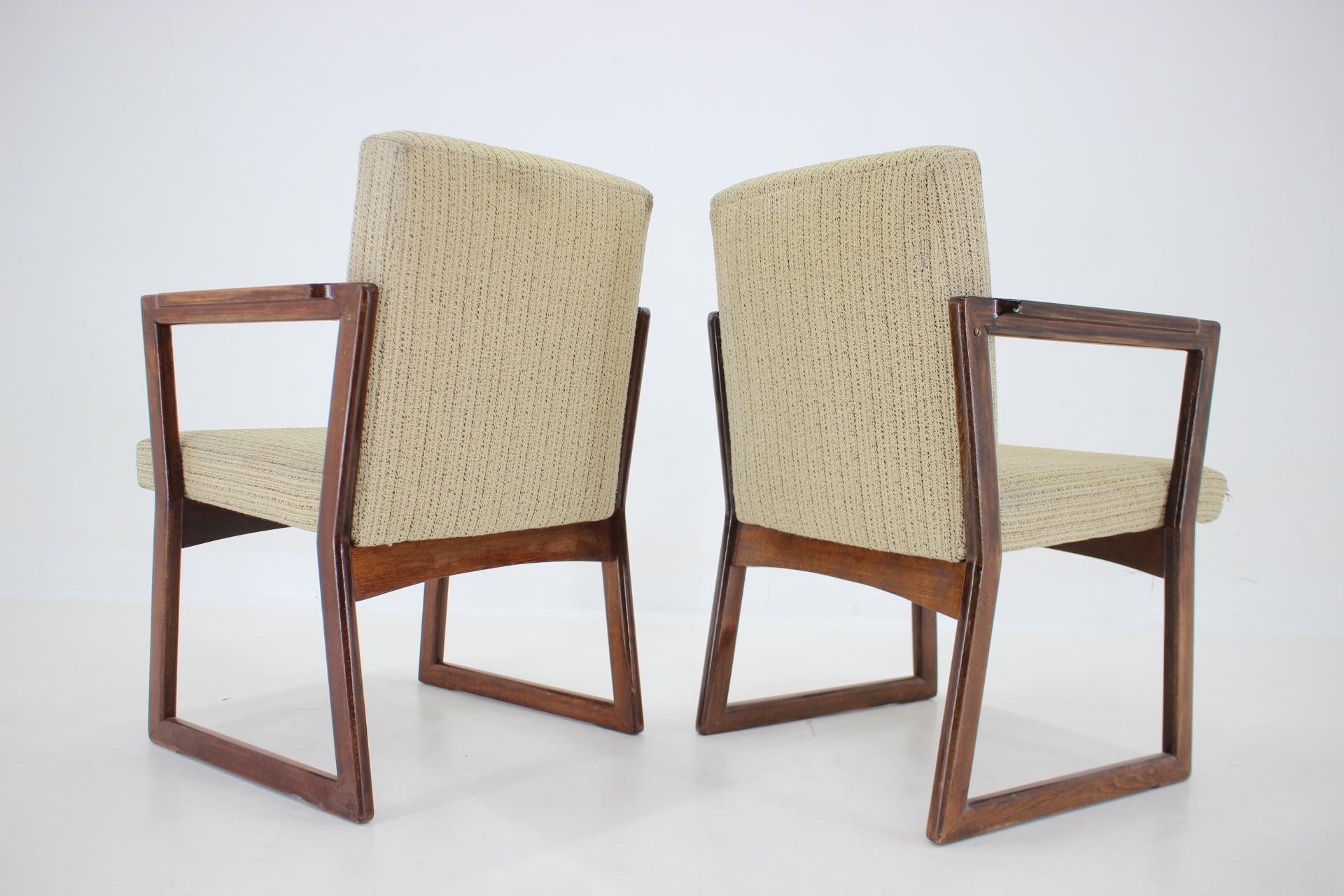 Paire de fauteuils en hêtre des années 1960, Tchécoslovaquie en vente 1