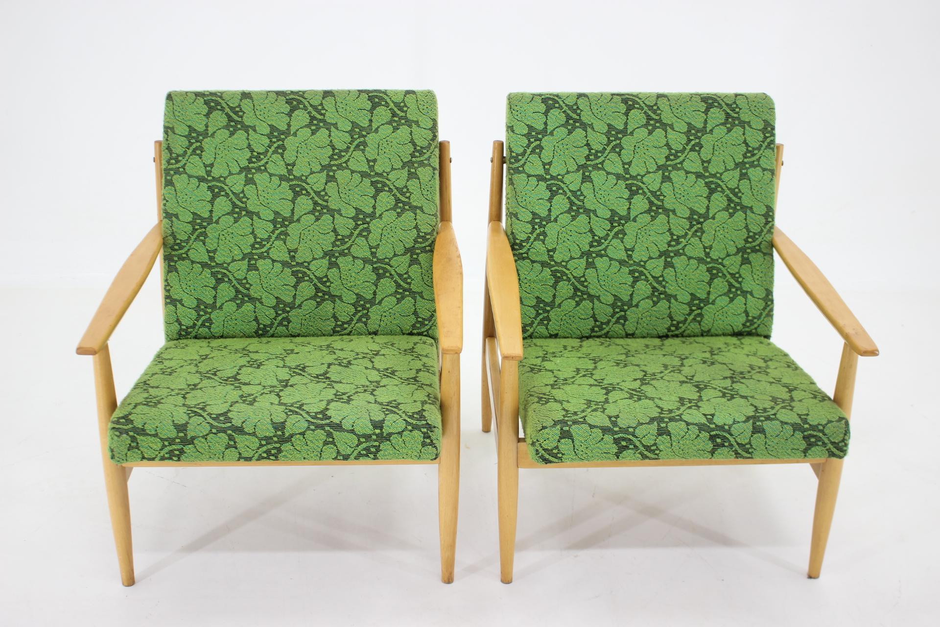 1960s Pair of Beech Armchairs by Ton, Czechoslovakia For Sale 1