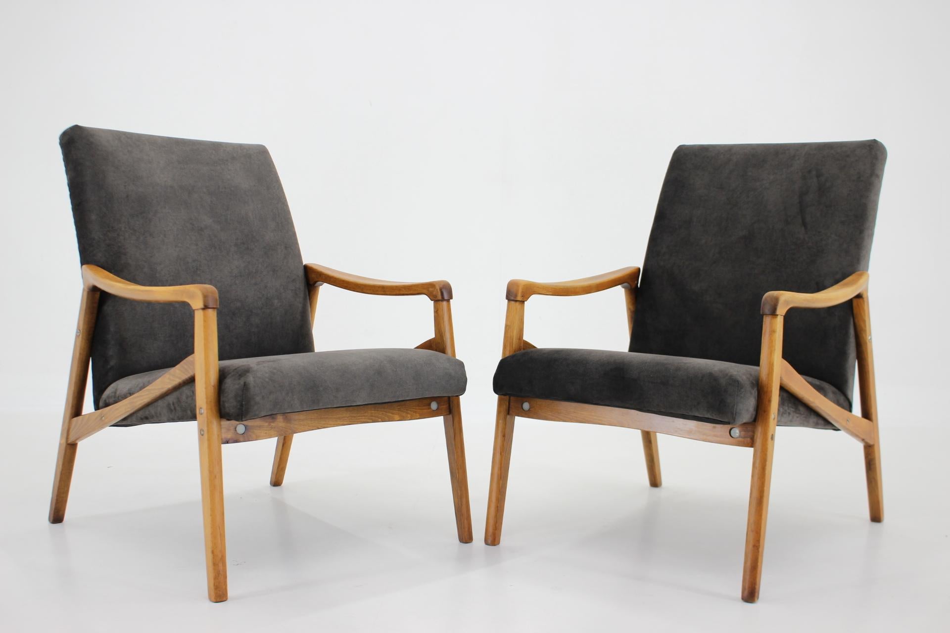 Mid-Century Modern 1960s Pair of Beech Armchairs , Czechoslovakia For Sale