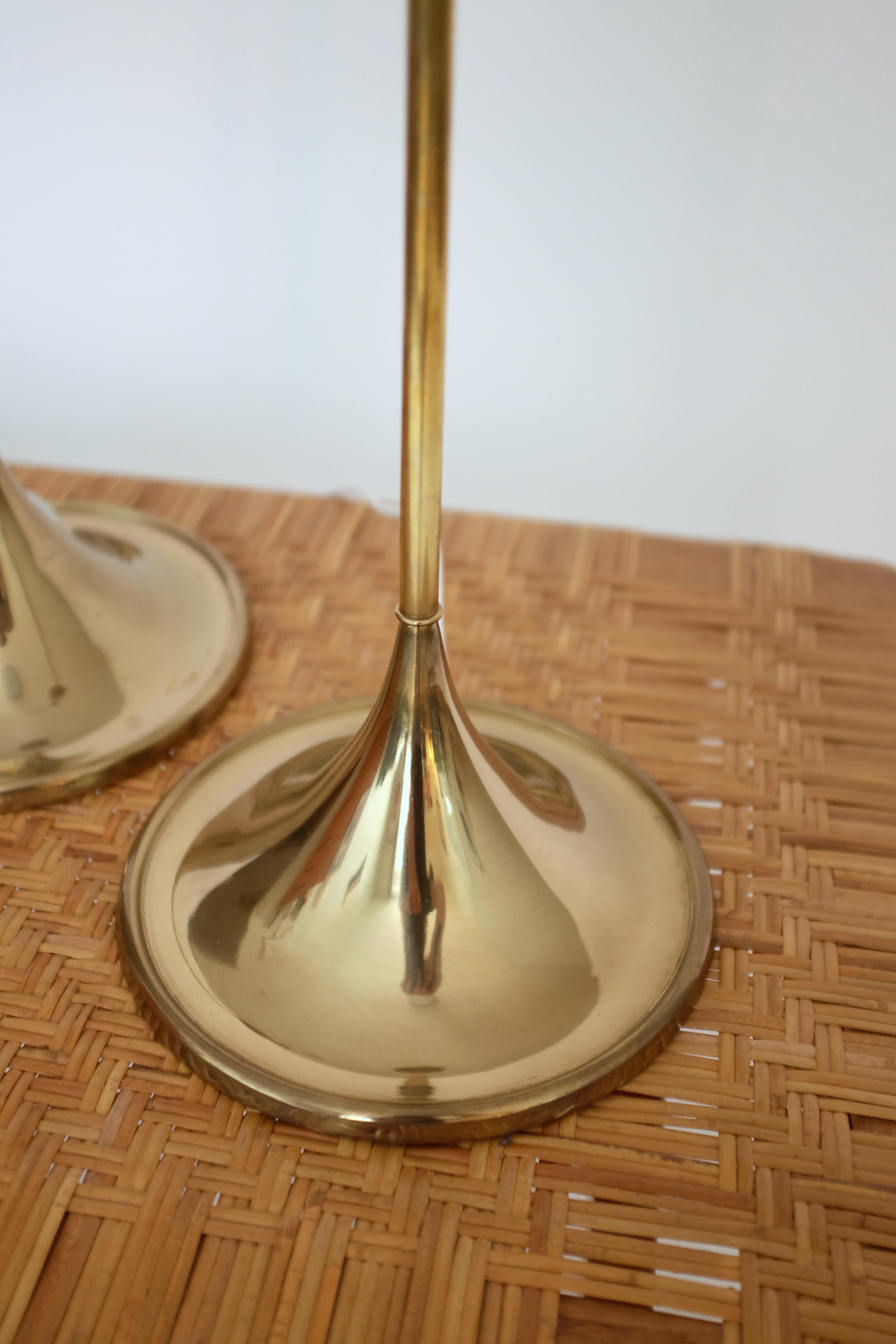 Beautiful pair of Bergboms brass lamp designed by Alf Svensson and Yngvar Sandström from the 1960's. Polished brass stem and cast iron base with the makers mark and model number. In good vintage condition with age appropriate wear to the brass lamp