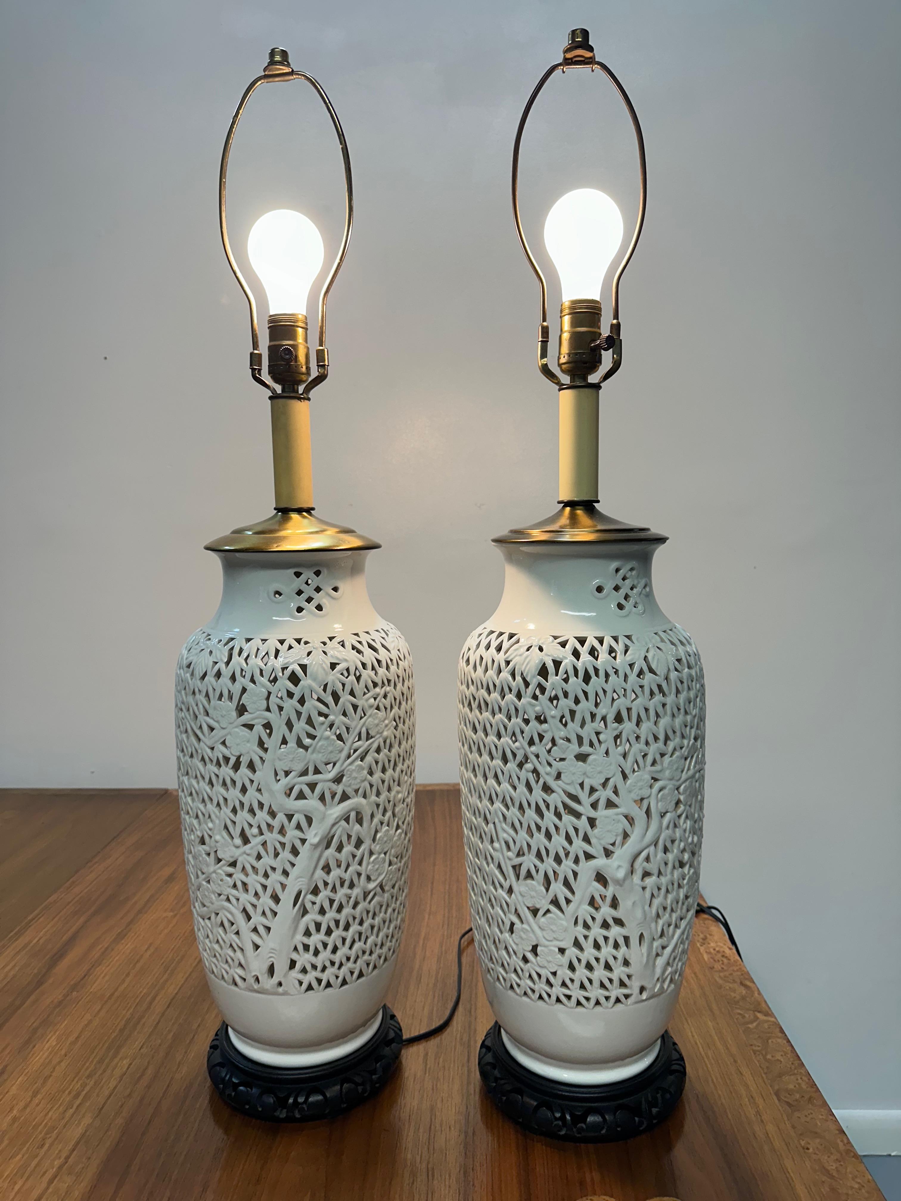 1960er Jahre Paar Blanc de Chine Gelenk-Tischlampen Mid Century (Chinoiserie)