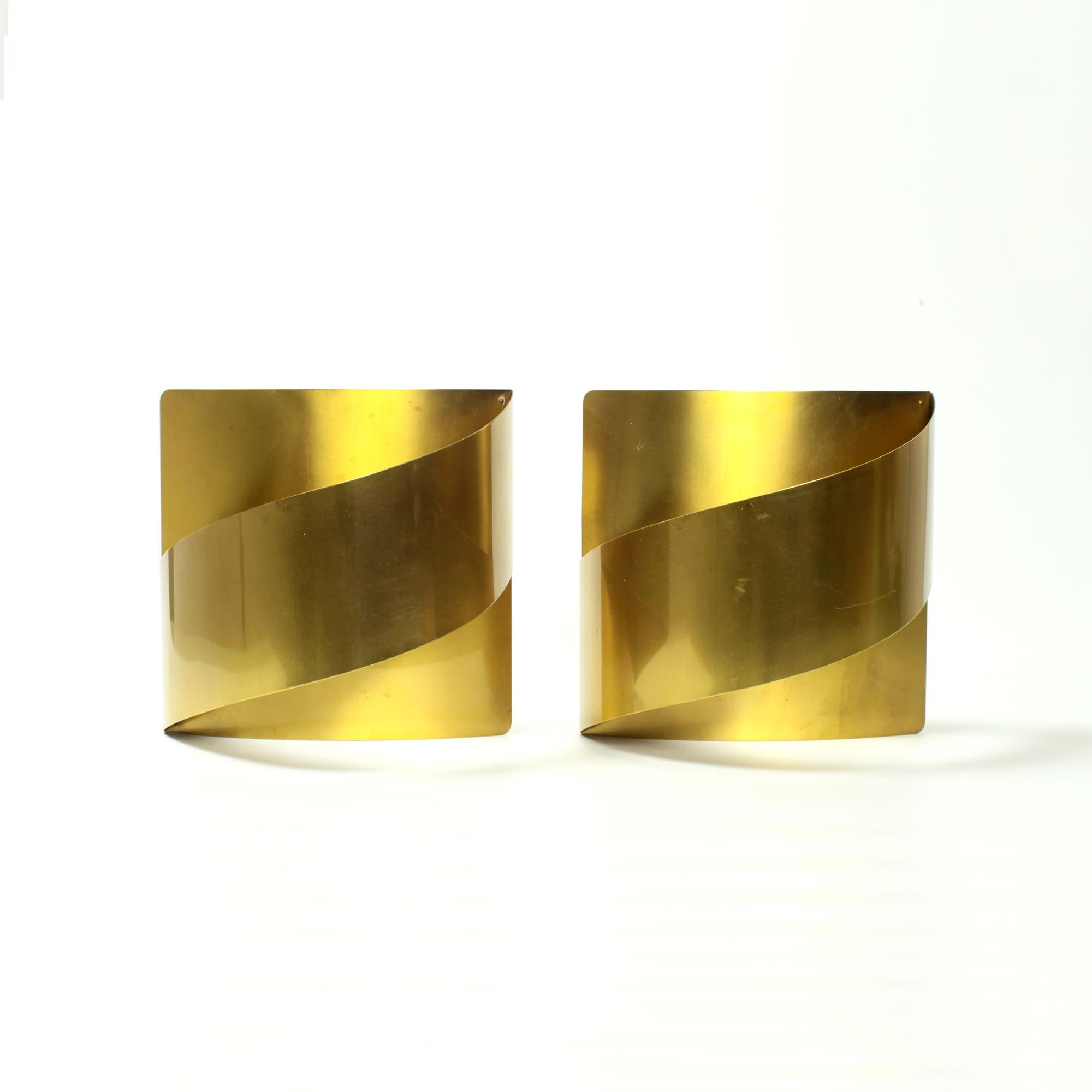 Scandinavian Modern 1960s Pair of Brass Wall-Mounted Lamps by Peter Celsing For Sale