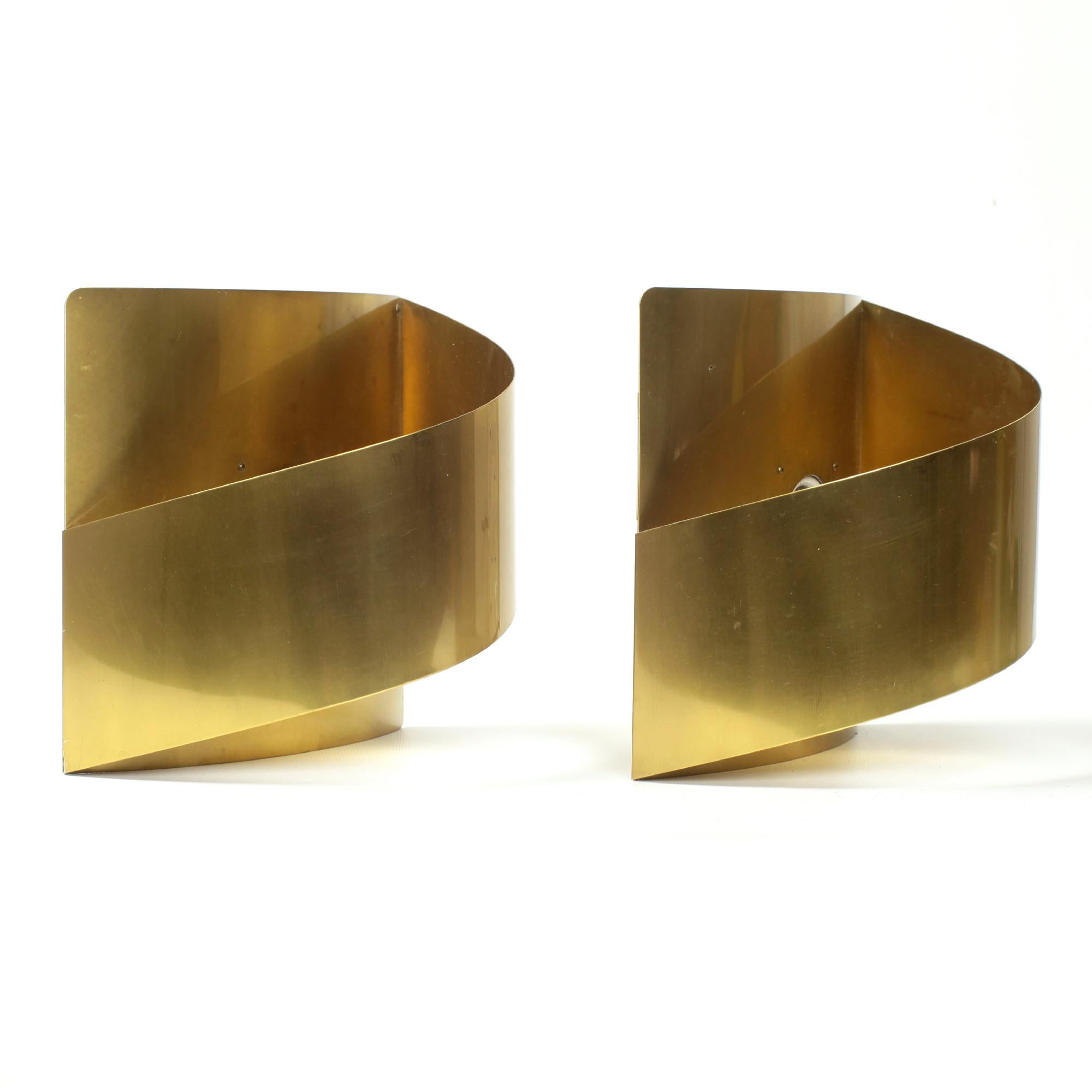 Mid-20th Century 1960s Pair of Brass Wall-Mounted Lamps by Peter Celsing