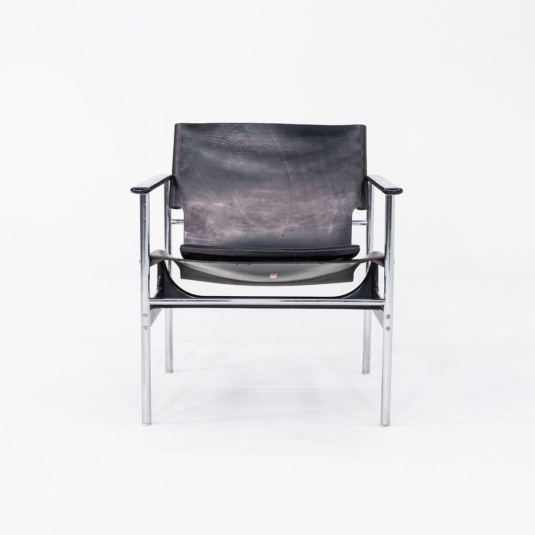 Moderno Coppia di sedie a braccio Charles Pollock per Knoll degli anni '60 in pelle e cromo in vendita