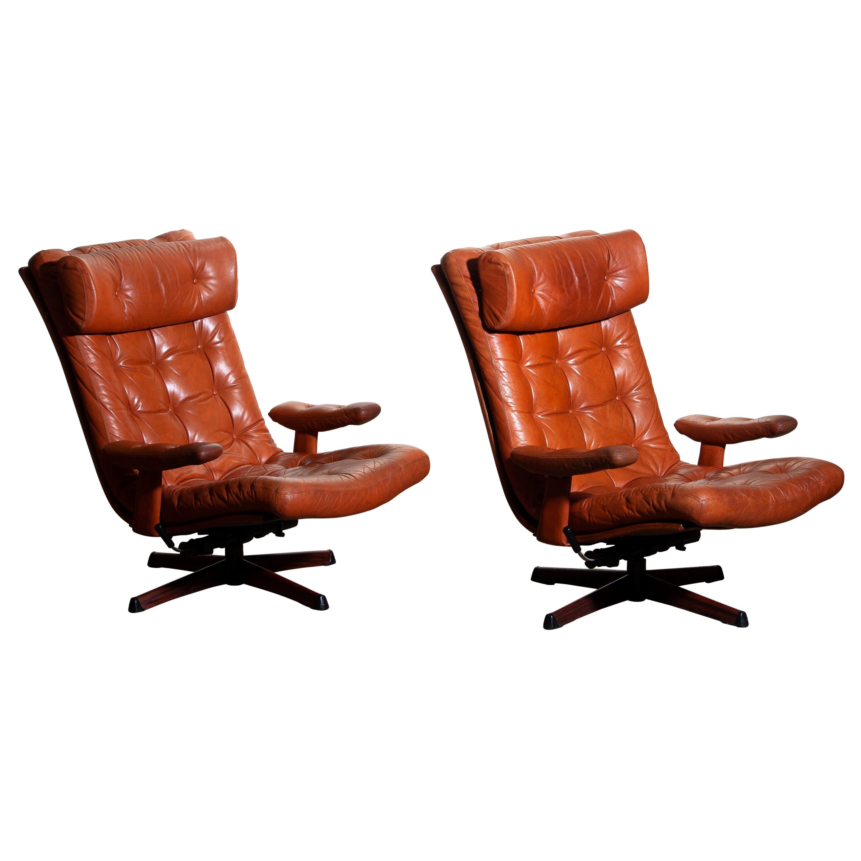 Mid-Century Modern 1960s Pair of Cognac Leather Swivel / Relax Lounge Chairs by Göte Design Nässjö