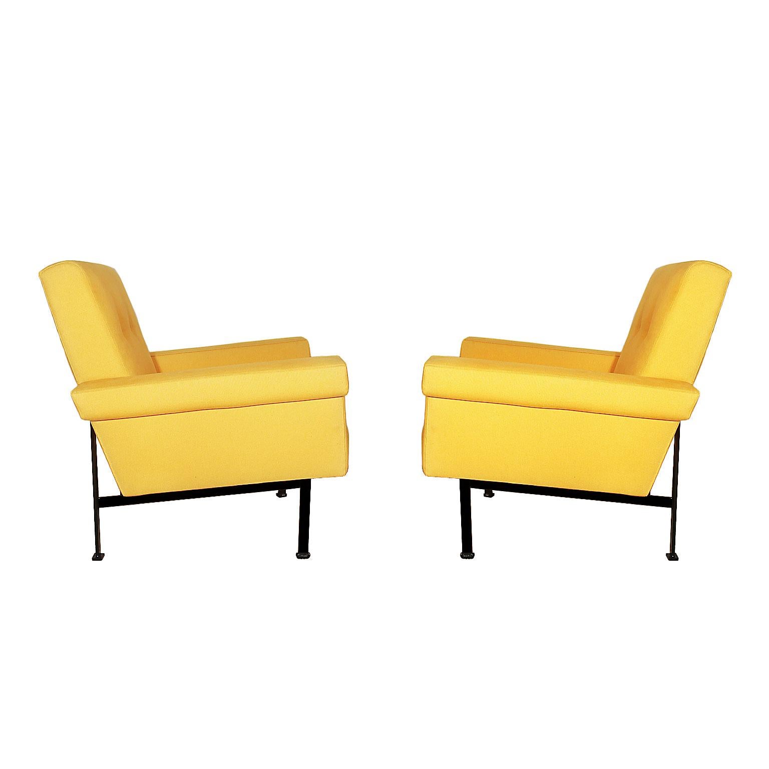 Pair of cubist armchairs, completely restored, yellow cotton upholstery, black lacquered wrought iron stands,
Italy, circa 1960.