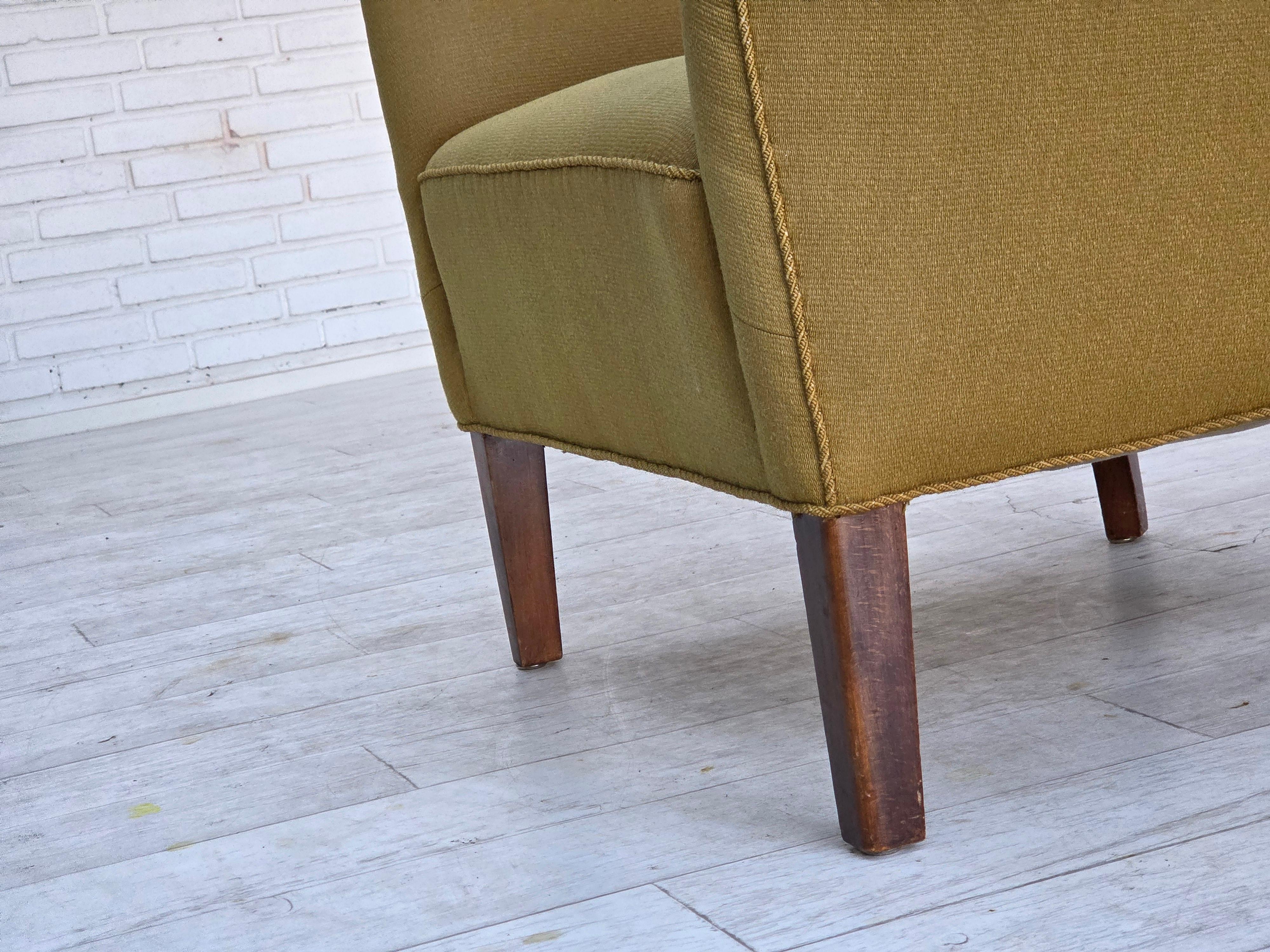 Anni '60, coppia di poltrone Wood, lana da arredamento verde, gambe in legno di frassino. in vendita 6