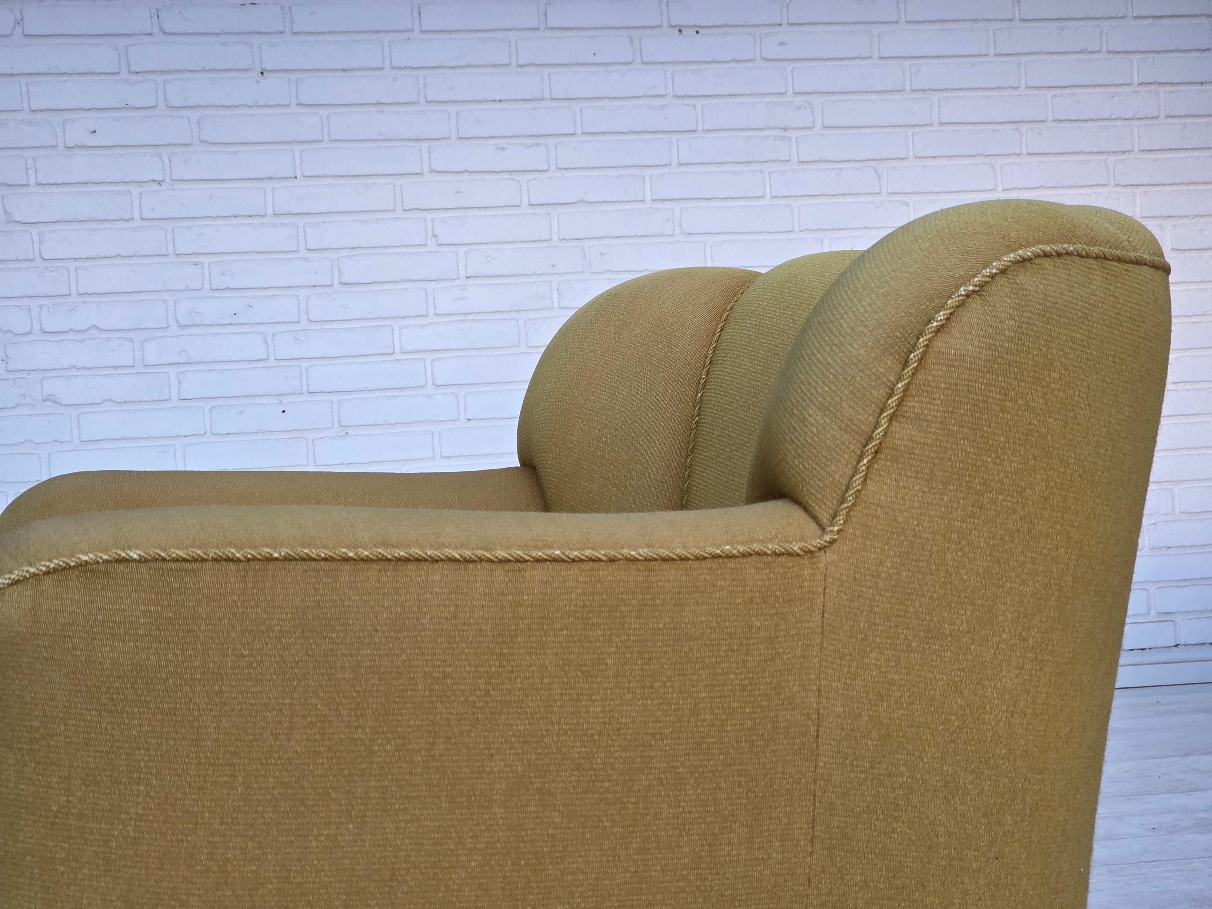 Anni '60, coppia di poltrone Wood, lana da arredamento verde, gambe in legno di frassino. in vendita 7