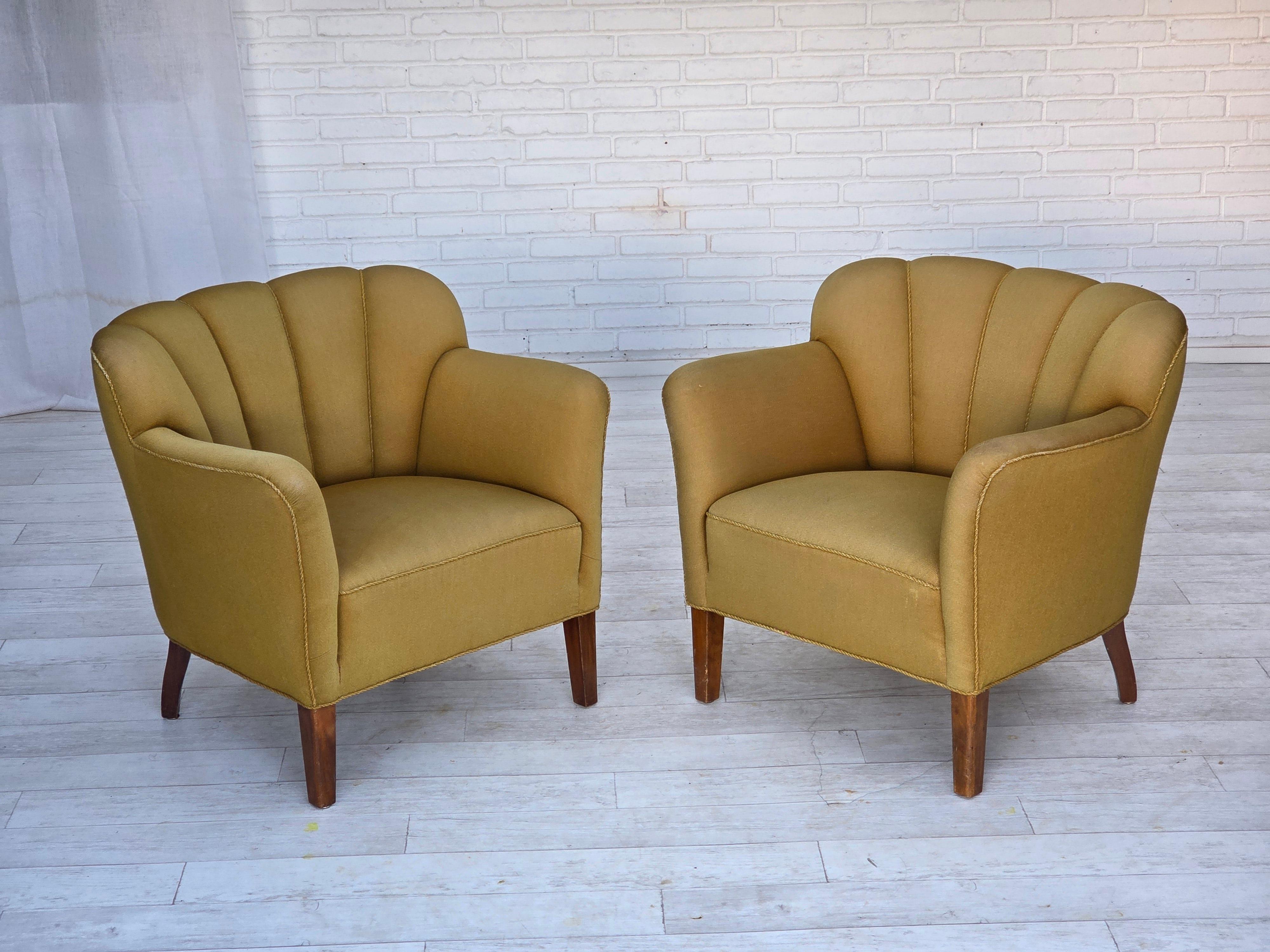 Scandinavo moderno Anni '60, coppia di poltrone Wood, lana da arredamento verde, gambe in legno di frassino. in vendita