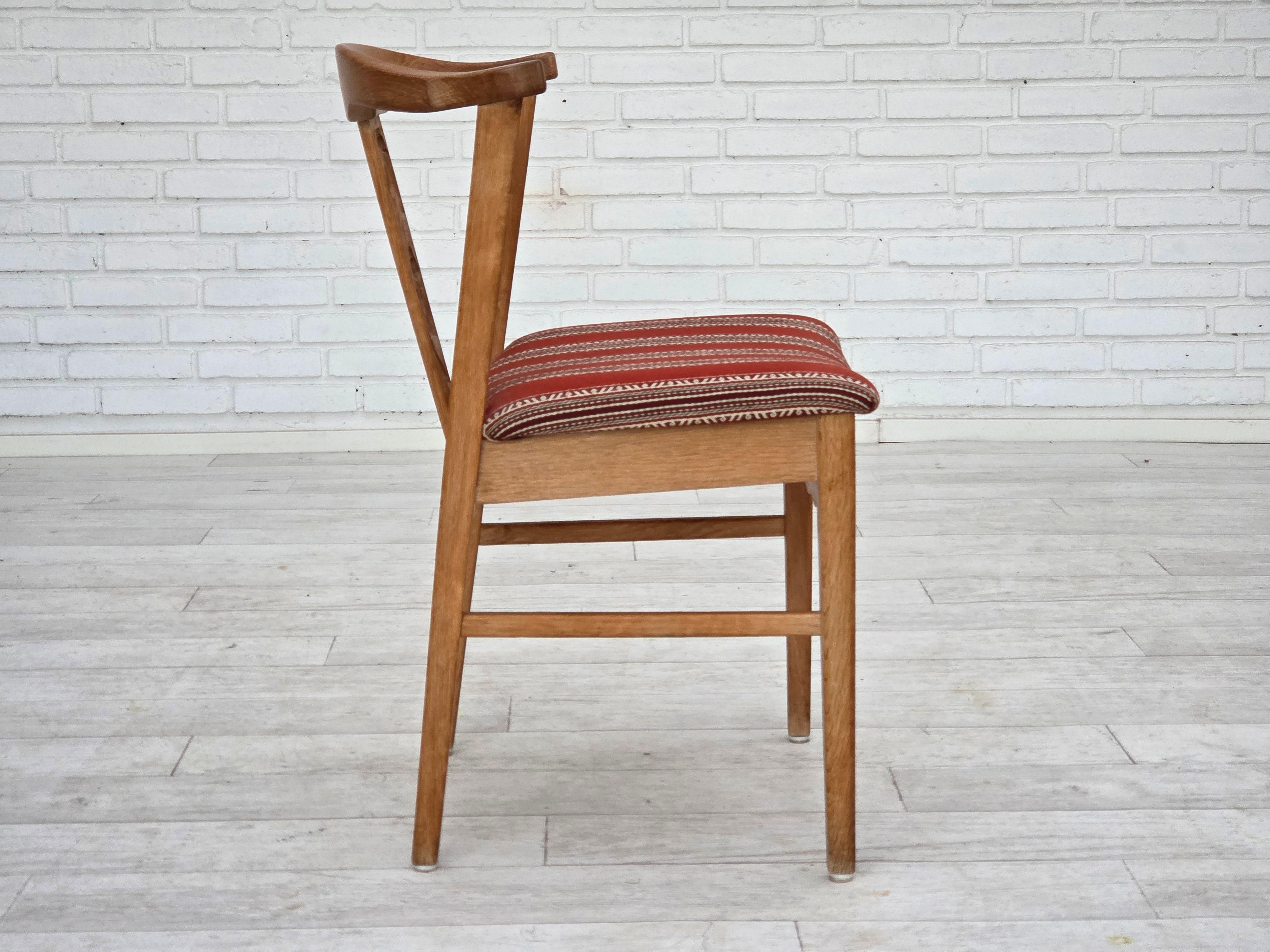 1960s, pair of Danish dining chairs, solid oak wood, furniture wool. For Sale 6