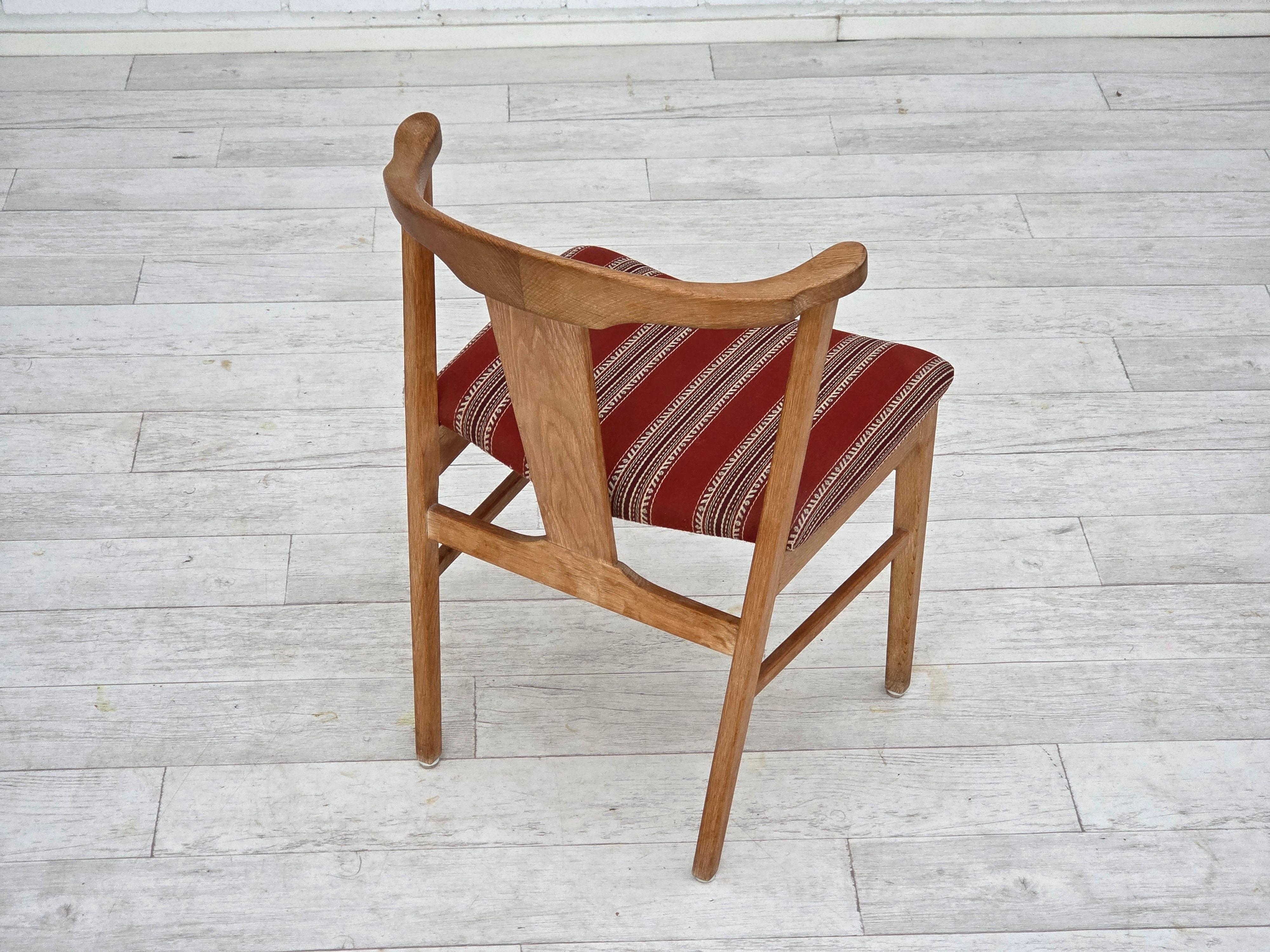 1960s, pair of Danish dining chairs, solid oak wood, furniture wool. For Sale 7