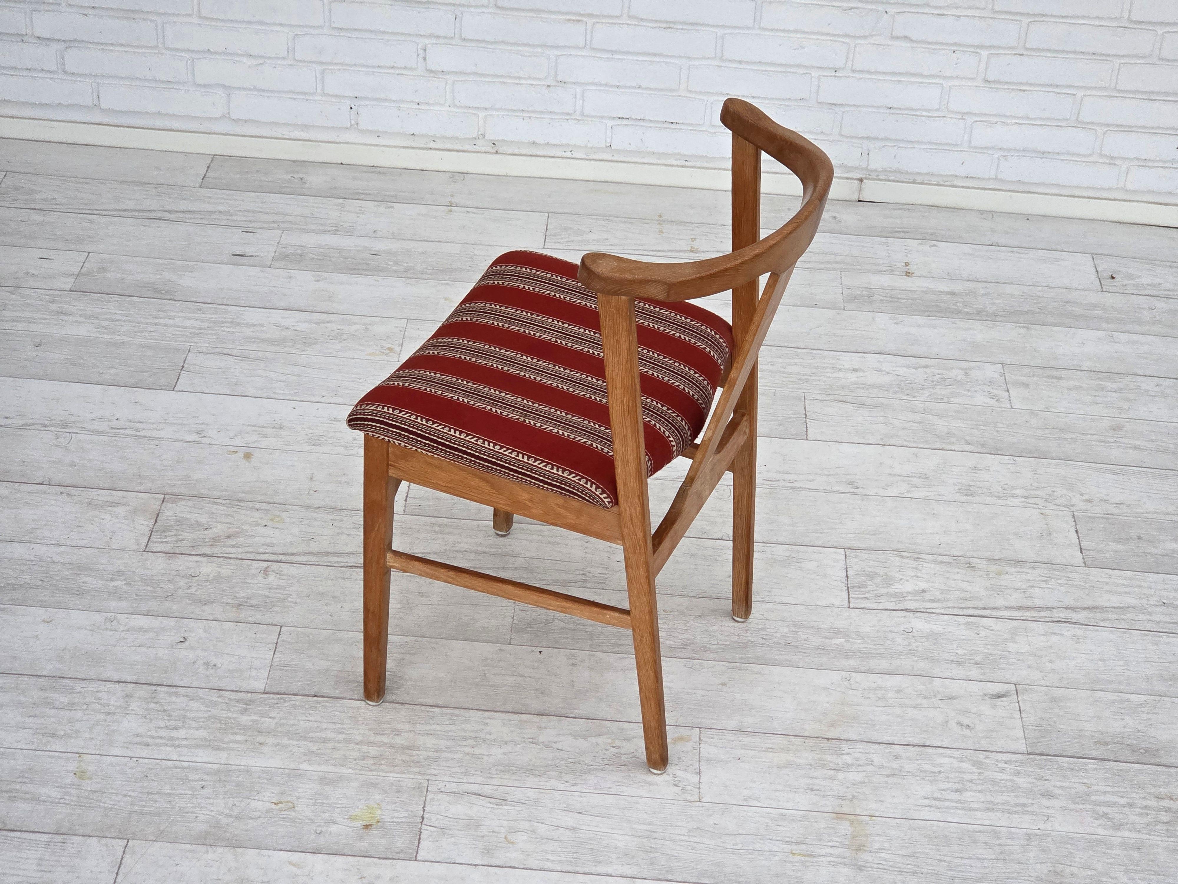 1960s, pair of Danish dining chairs, solid oak wood, furniture wool. For Sale 11