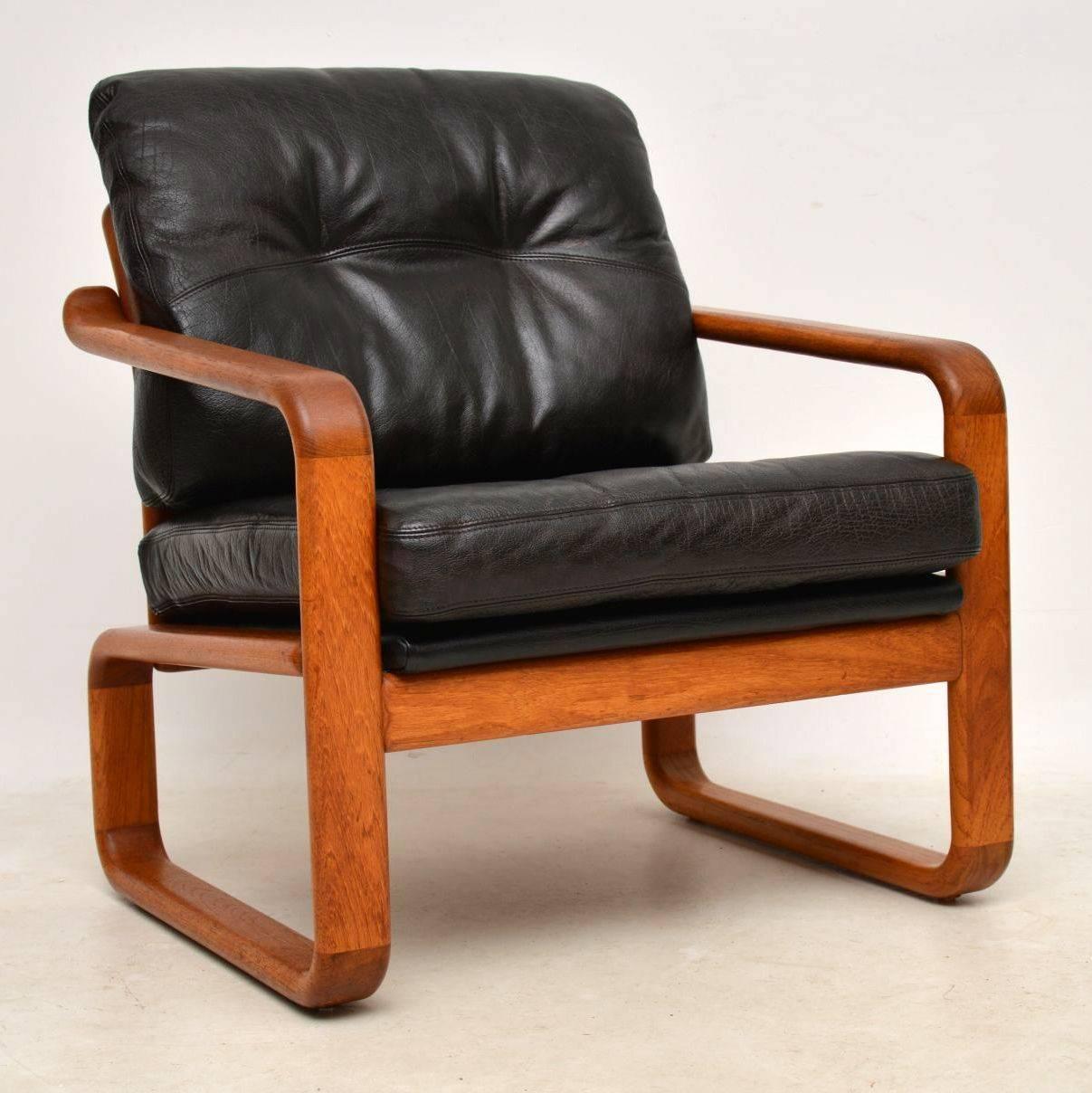 1960s Pair of Danish Leather and Teak Armchairs In Excellent Condition In London, GB