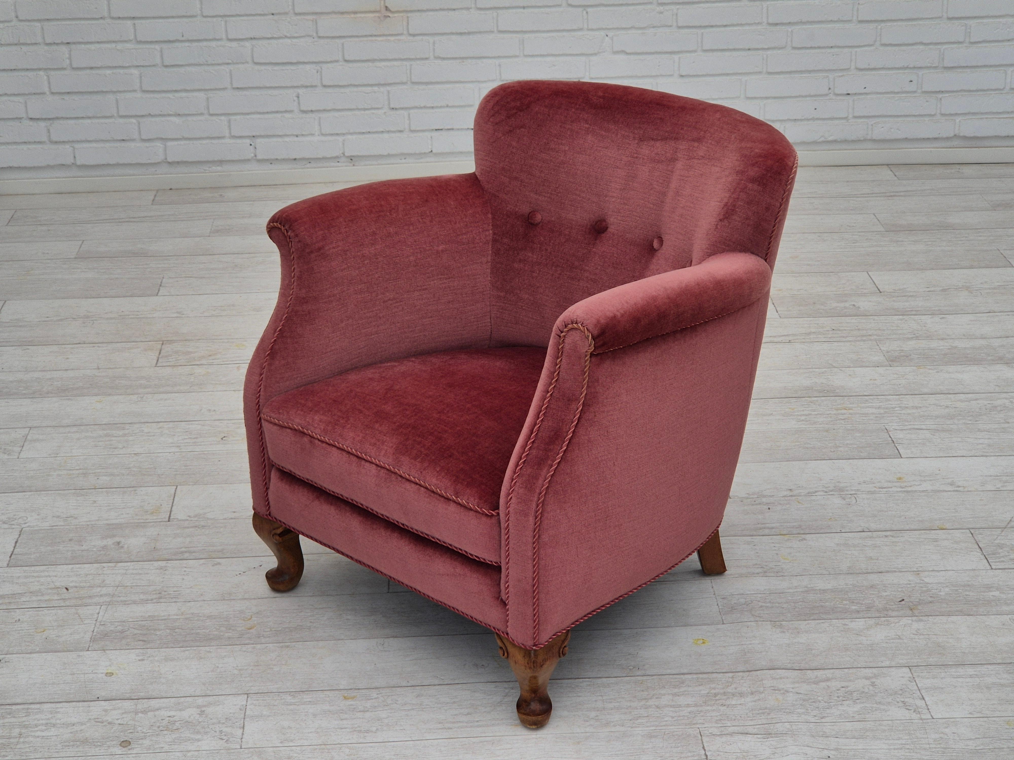 1960er Jahre, zwei dänische Loungesessel, Originalzustand, Möbelvelours. im Angebot 6