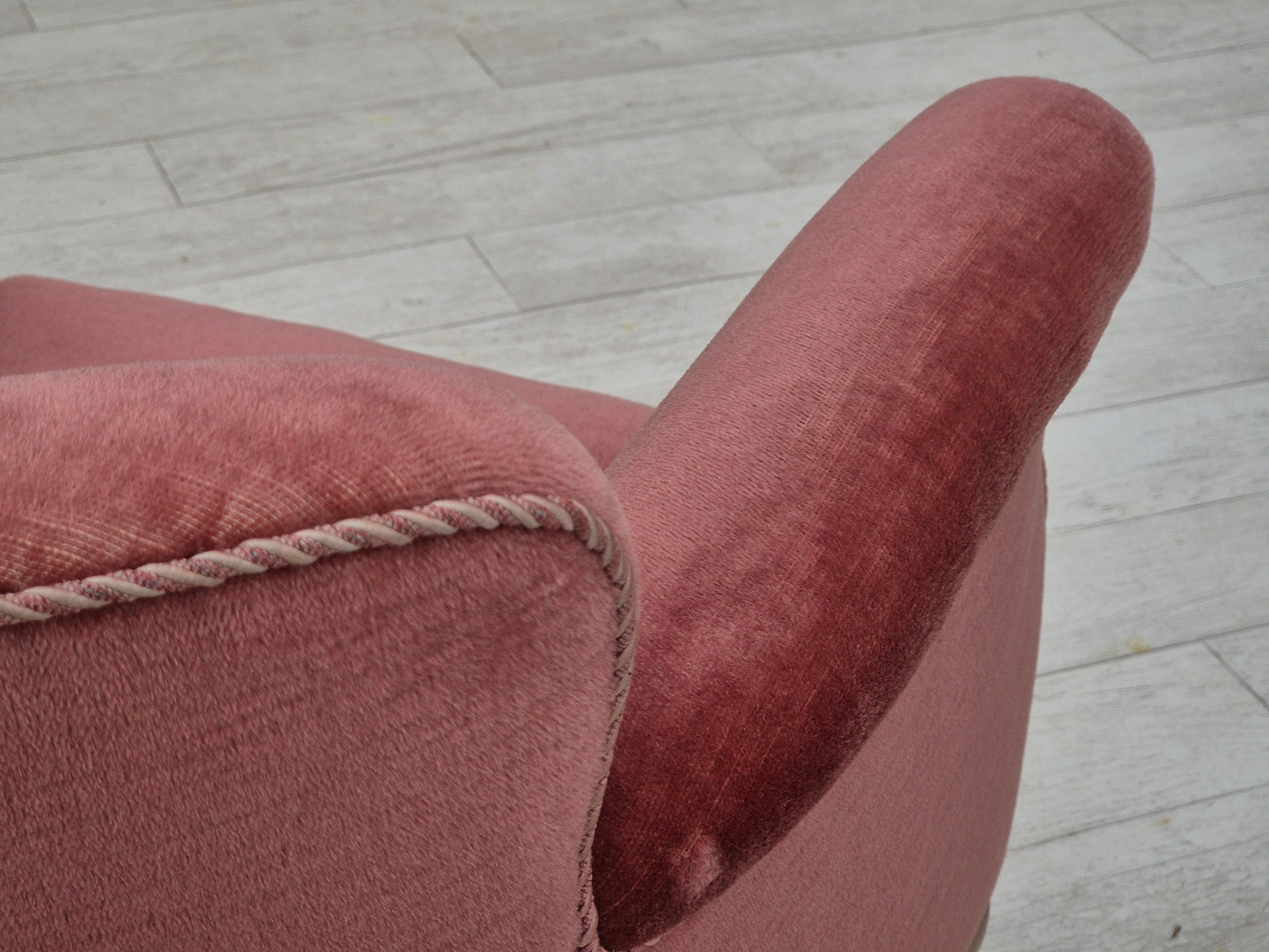 1960er Jahre, zwei dänische Loungesessel, Originalzustand, Möbelvelours. im Angebot 7