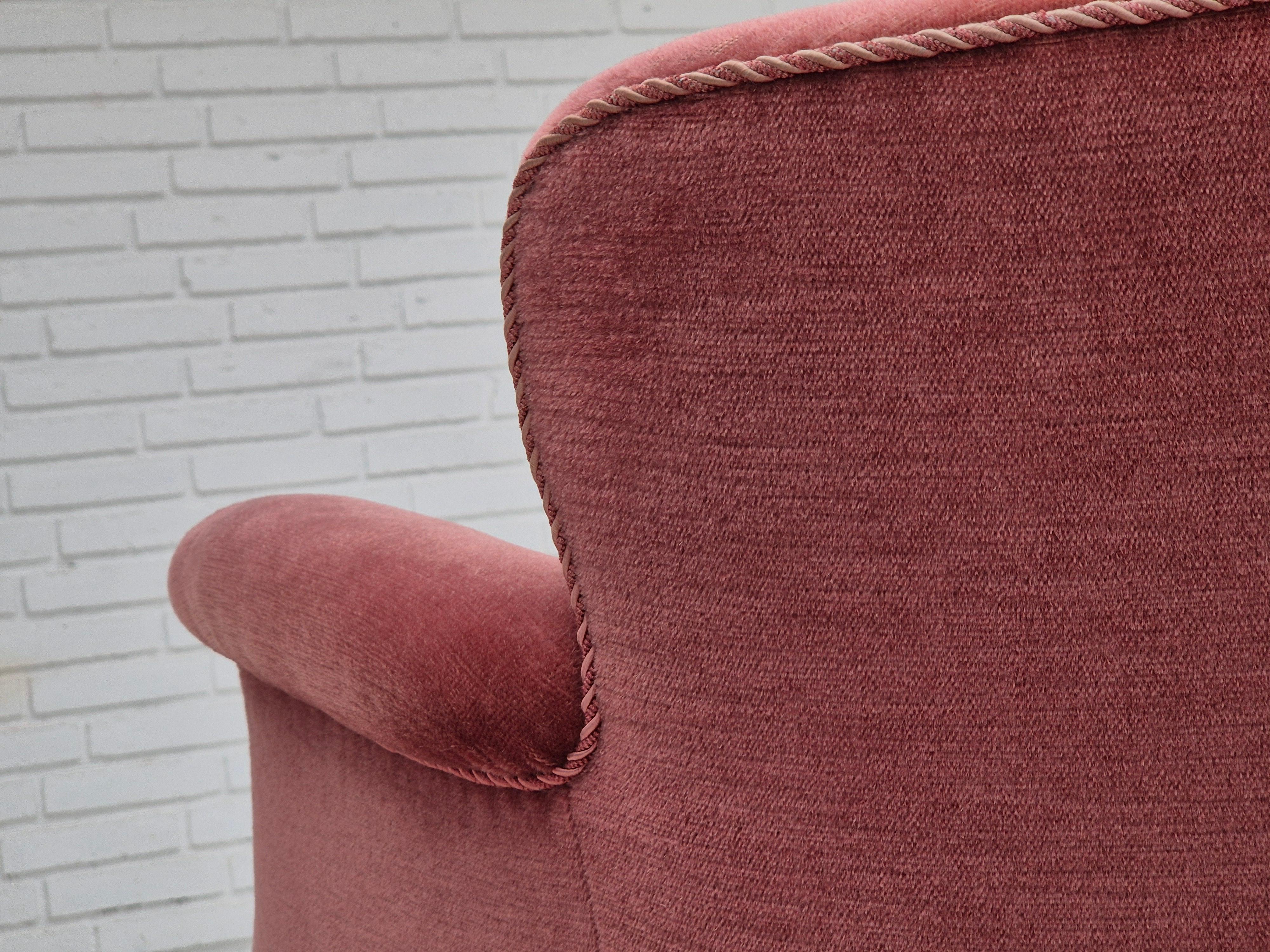 1960er Jahre, zwei dänische Loungesessel, Originalzustand, Möbelvelours. im Angebot 8