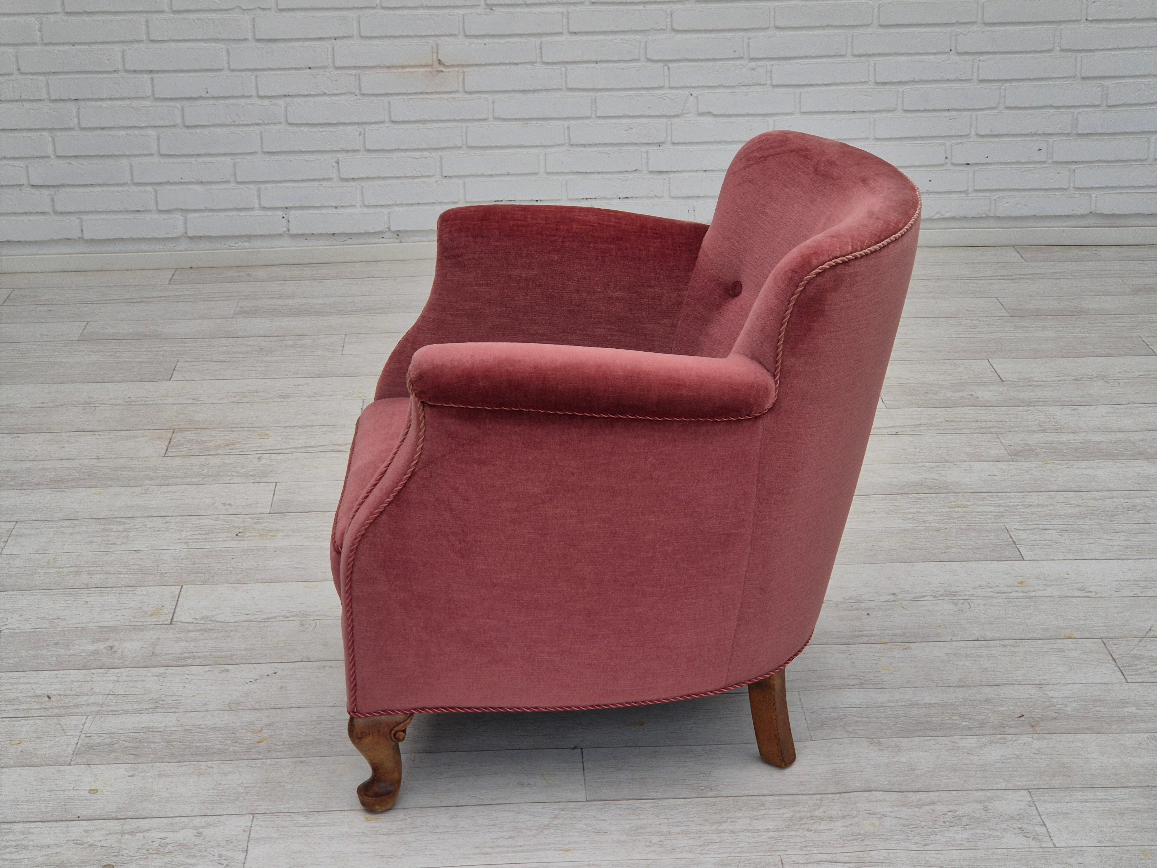 1960er Jahre, zwei dänische Loungesessel, Originalzustand, Möbelvelours. im Angebot 10