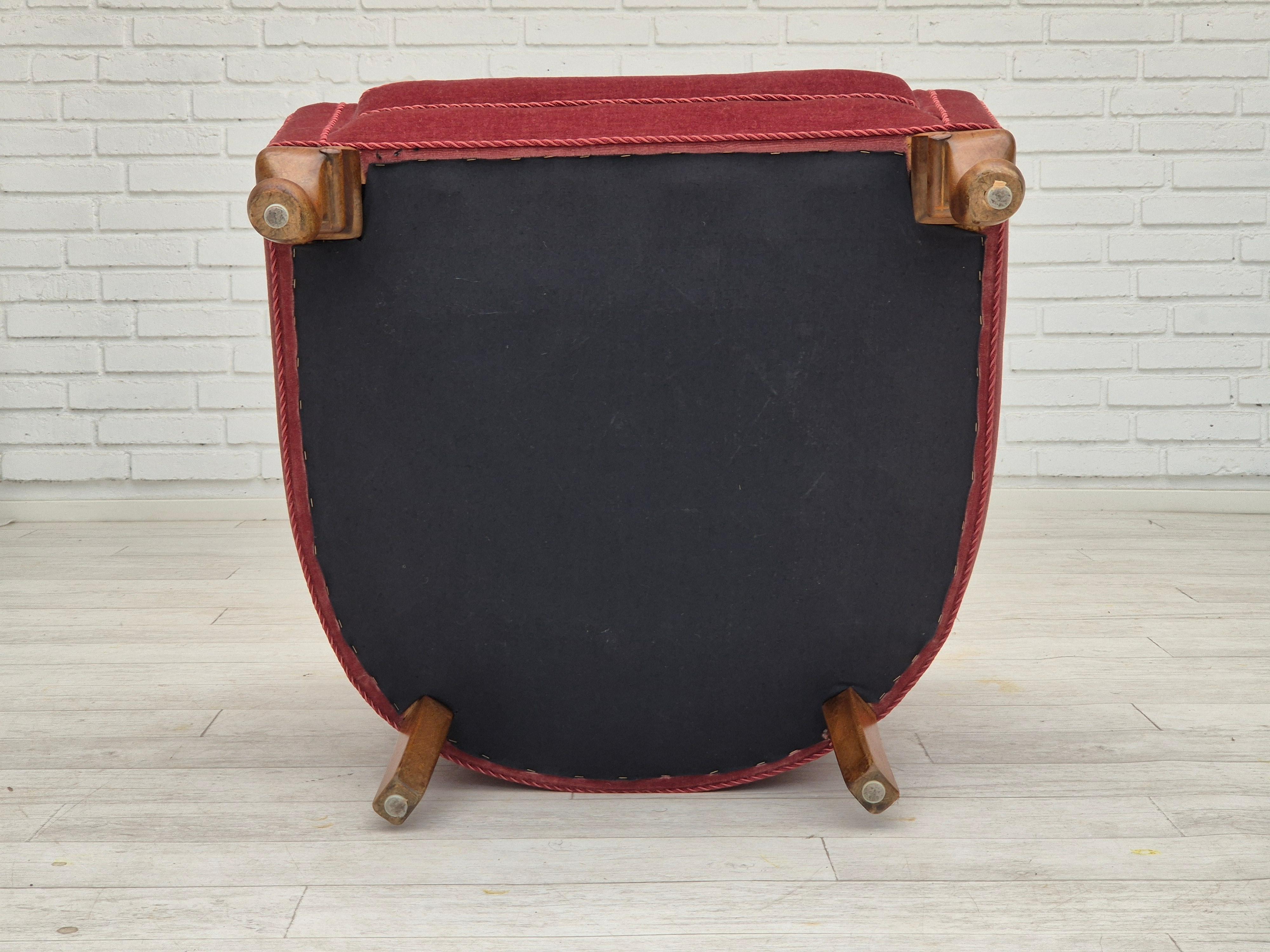 1960er Jahre, zwei dänische Loungesessel, Originalzustand, Möbelvelours. im Angebot 11