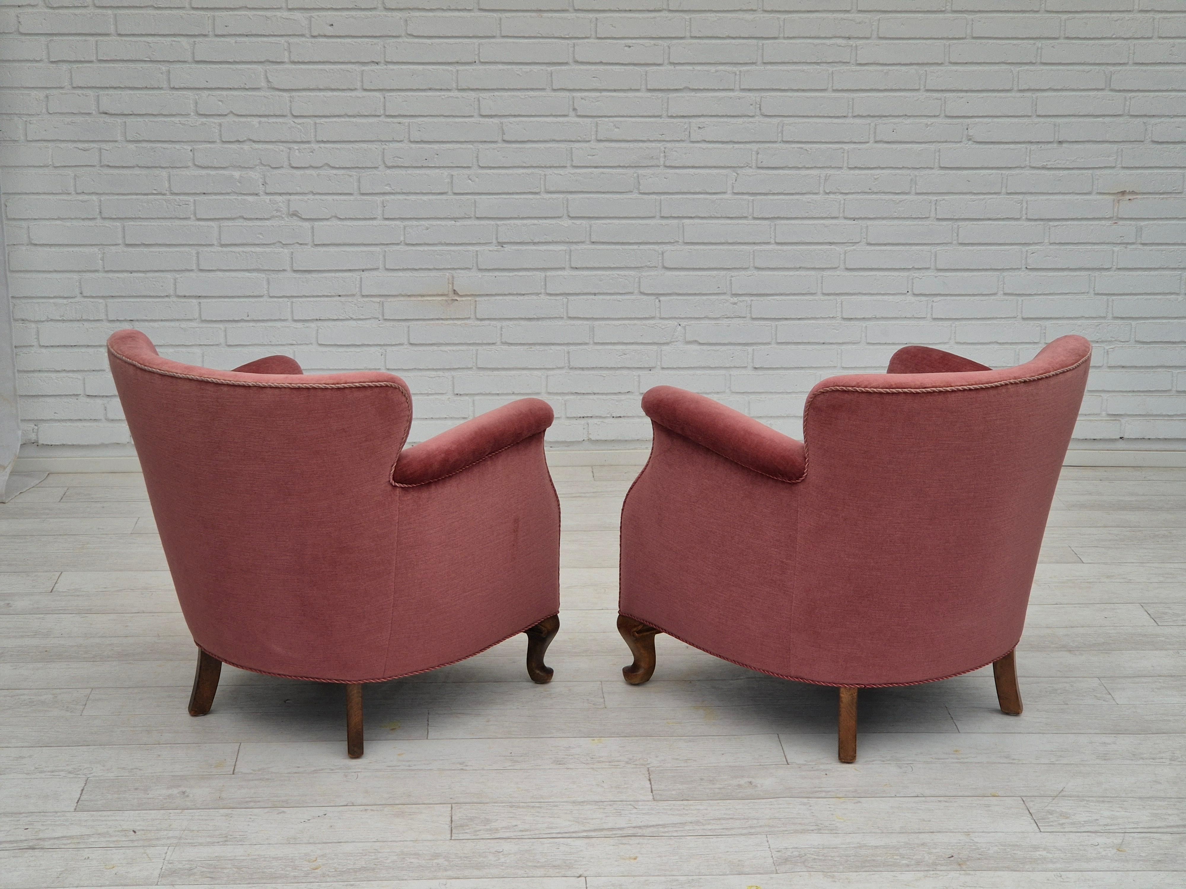 1960er Jahre, zwei dänische Loungesessel, Originalzustand, Möbelvelours. (Skandinavische Moderne) im Angebot
