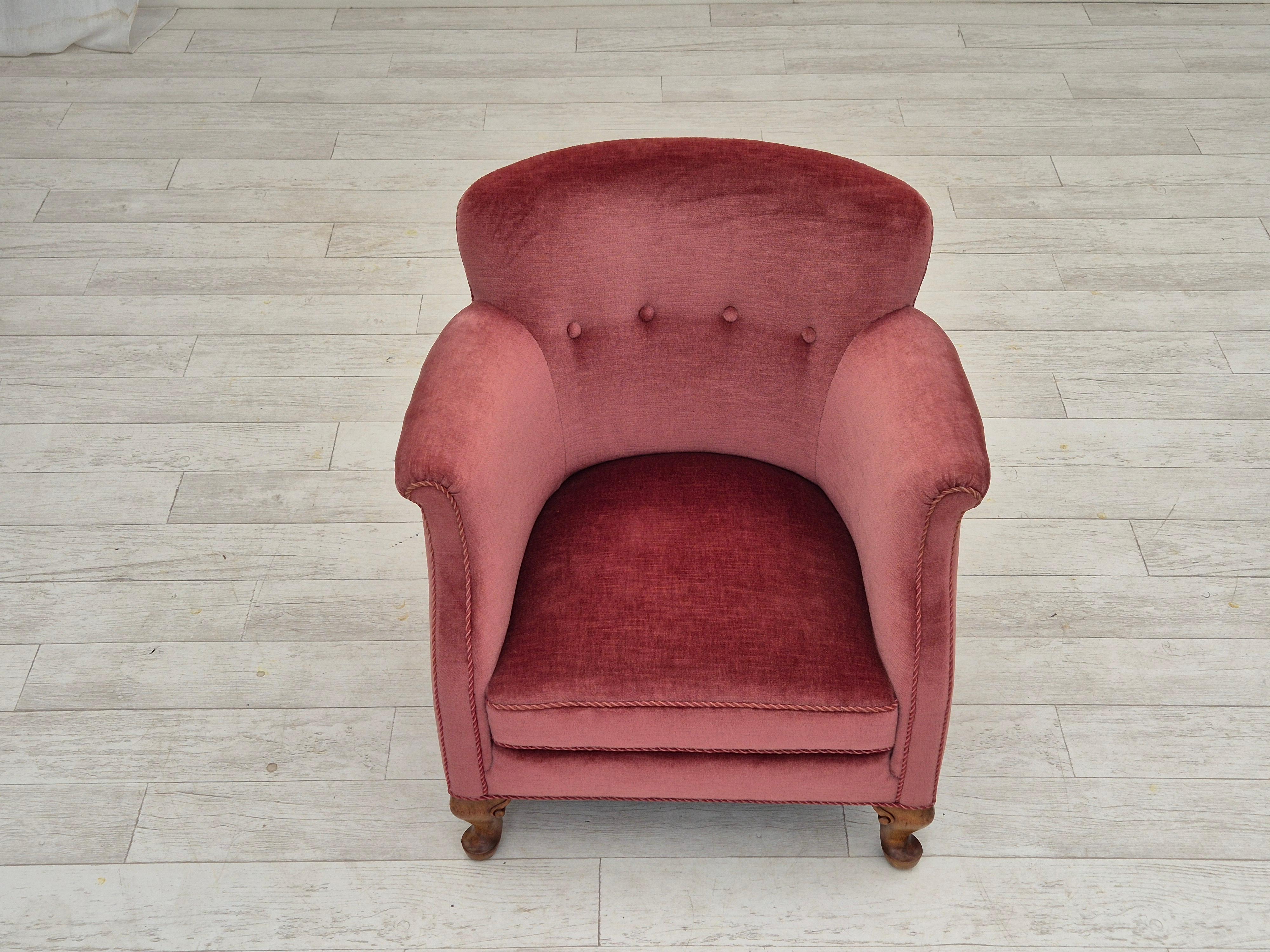 1960er Jahre, zwei dänische Loungesessel, Originalzustand, Möbelvelours. im Zustand „Gut“ im Angebot in Tarm, 82