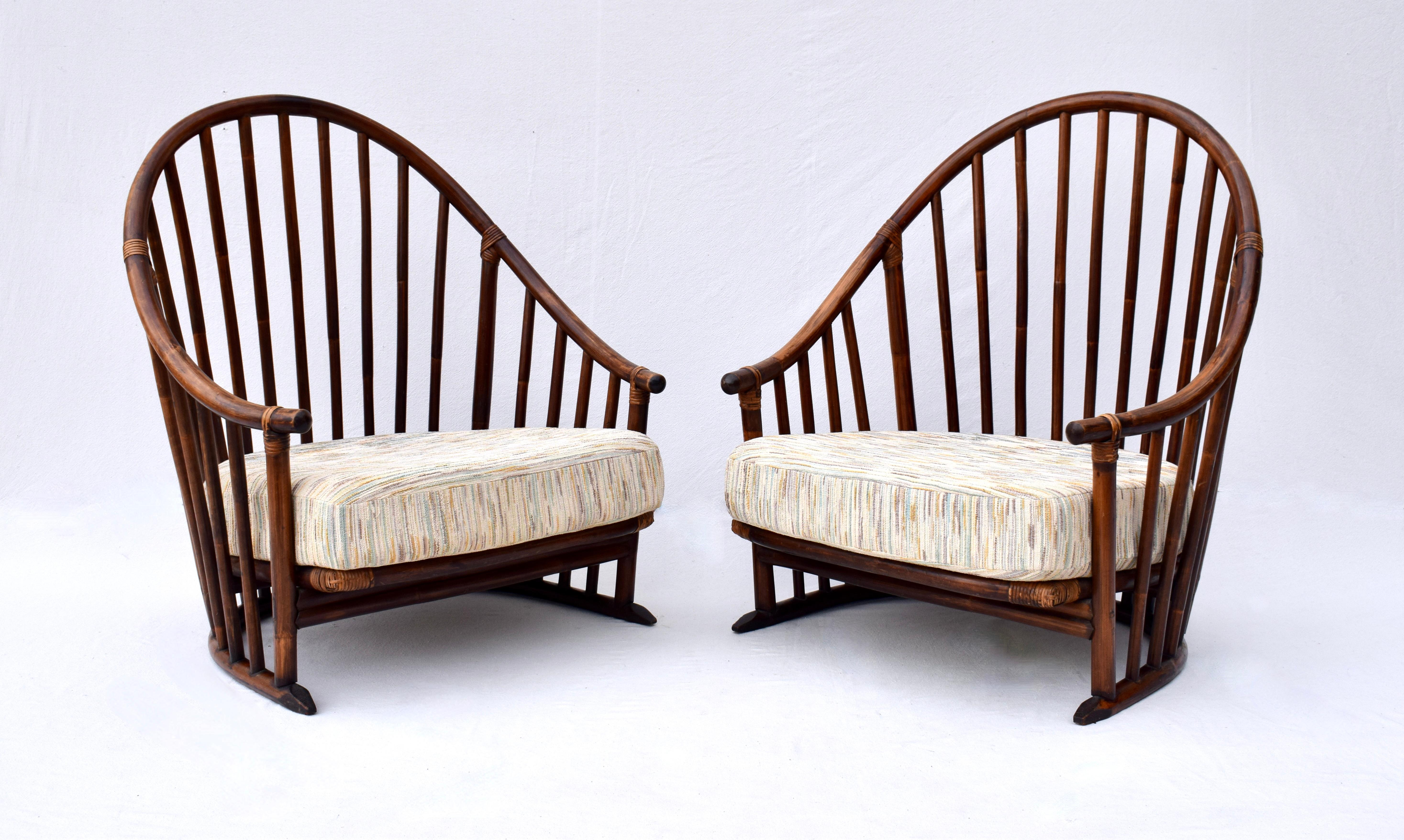 Coppia di sedie moderne danesi con schienale a fuso degli anni '60 alla maniera di Hans Wegner in vendita 4