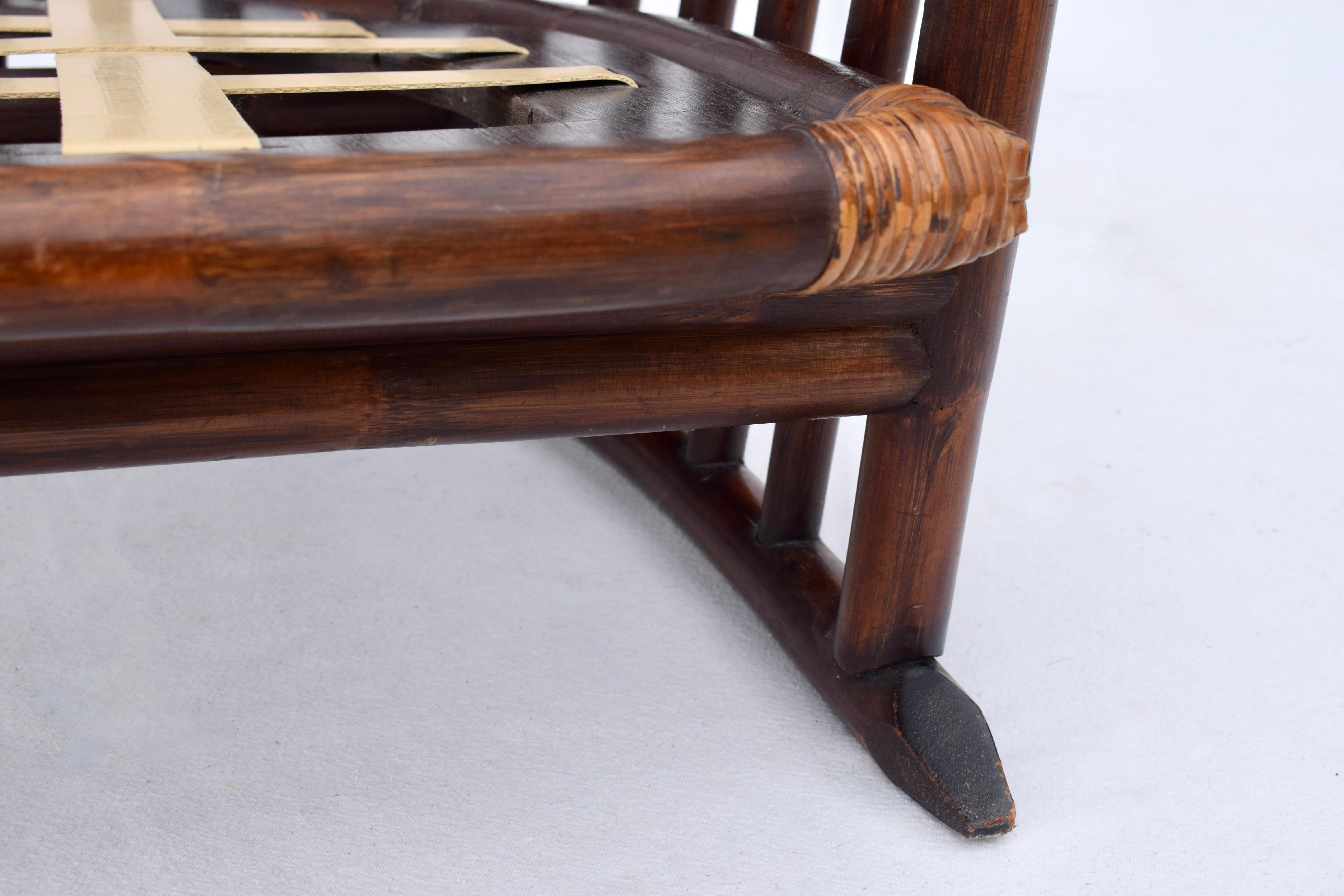 Coppia di sedie moderne danesi con schienale a fuso degli anni '60 alla maniera di Hans Wegner in vendita 5