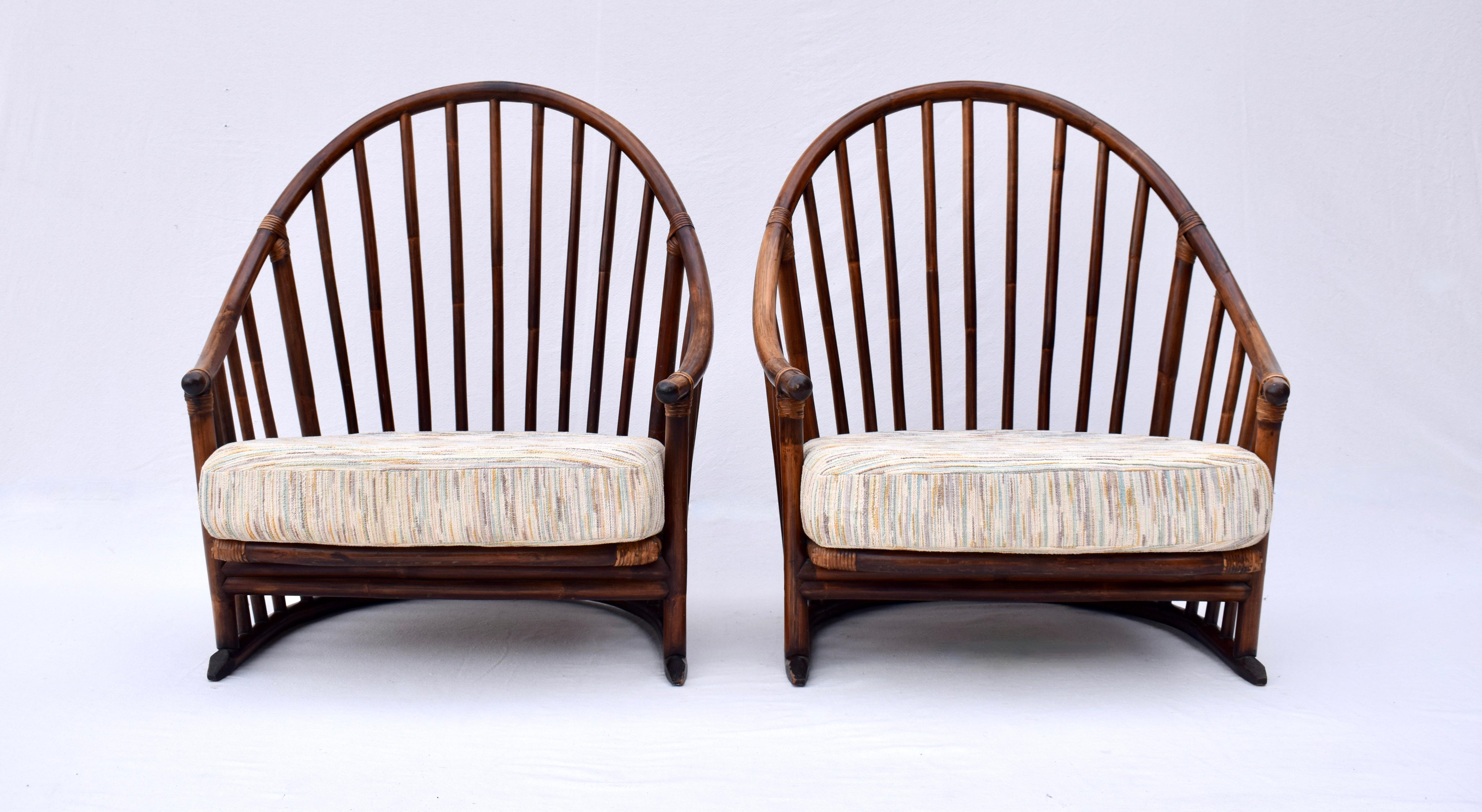 Mid-Century moderno Coppia di sedie moderne danesi con schienale a fuso degli anni '60 alla maniera di Hans Wegner in vendita