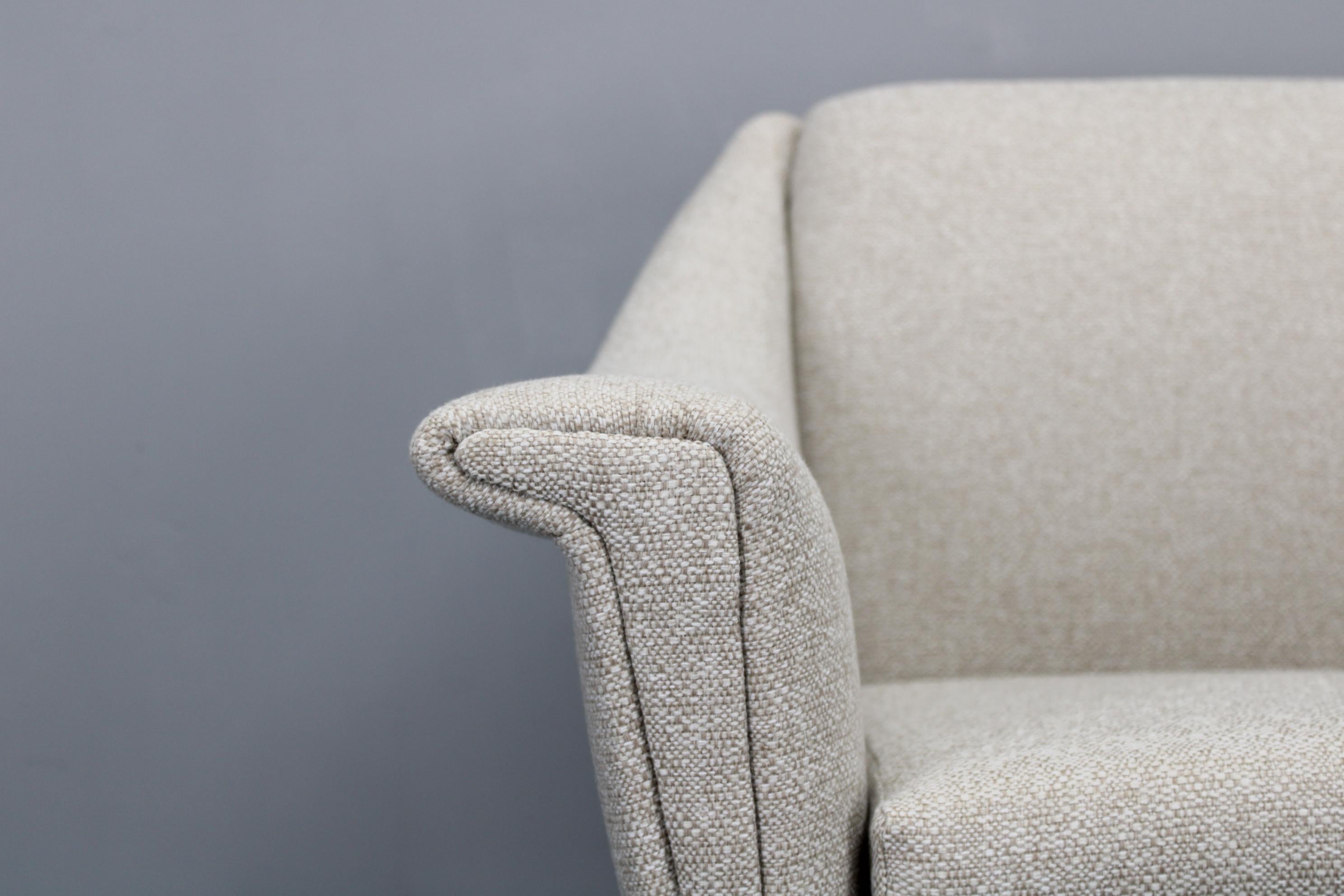 1960s Pair of Danish Restored Armchairs In Good Condition For Sale In Praha, CZ