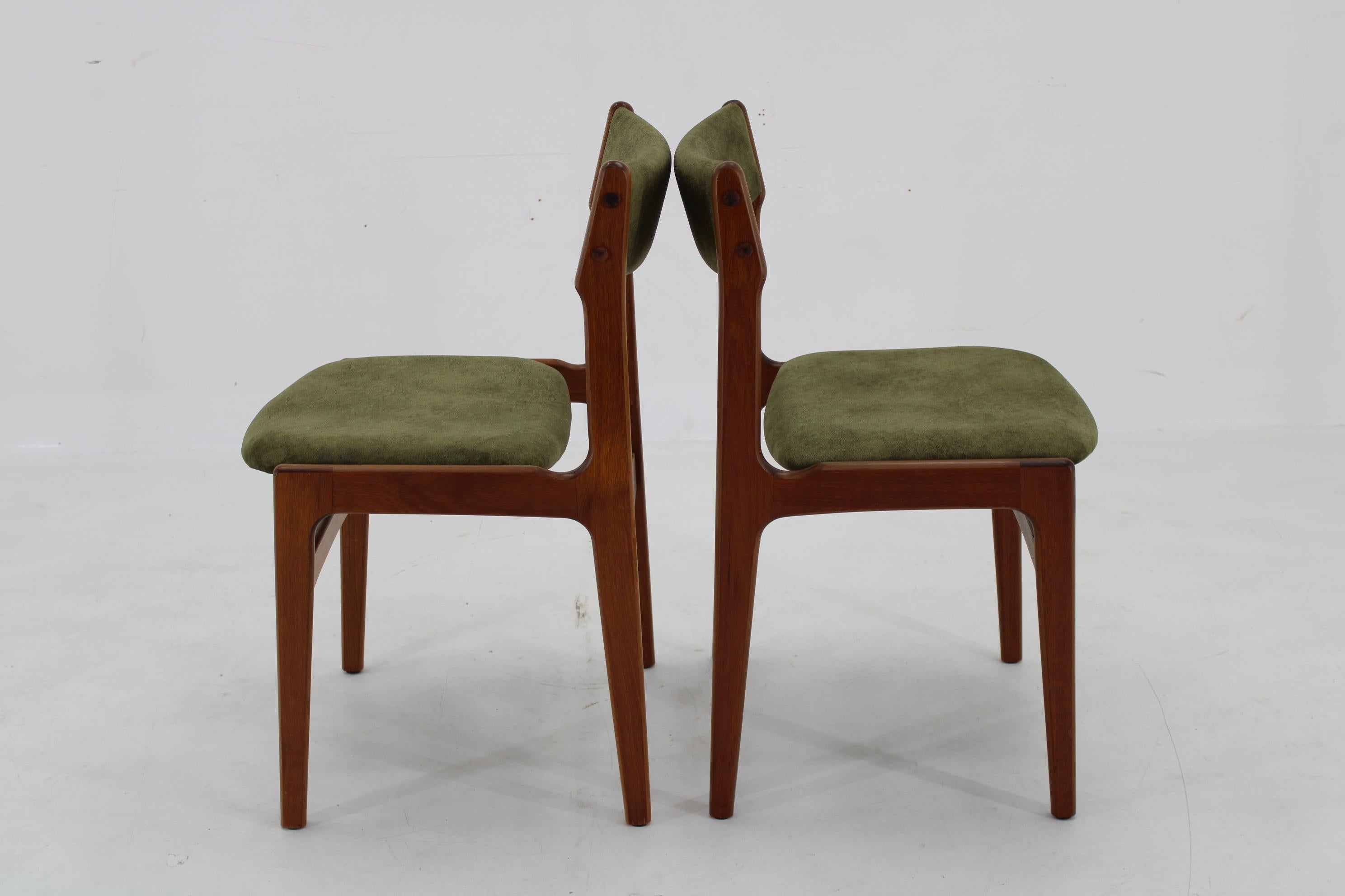 Mid-Century moderno 1960 Coppia di  Sedie da pranzo danesi in teak, restaurate in vendita