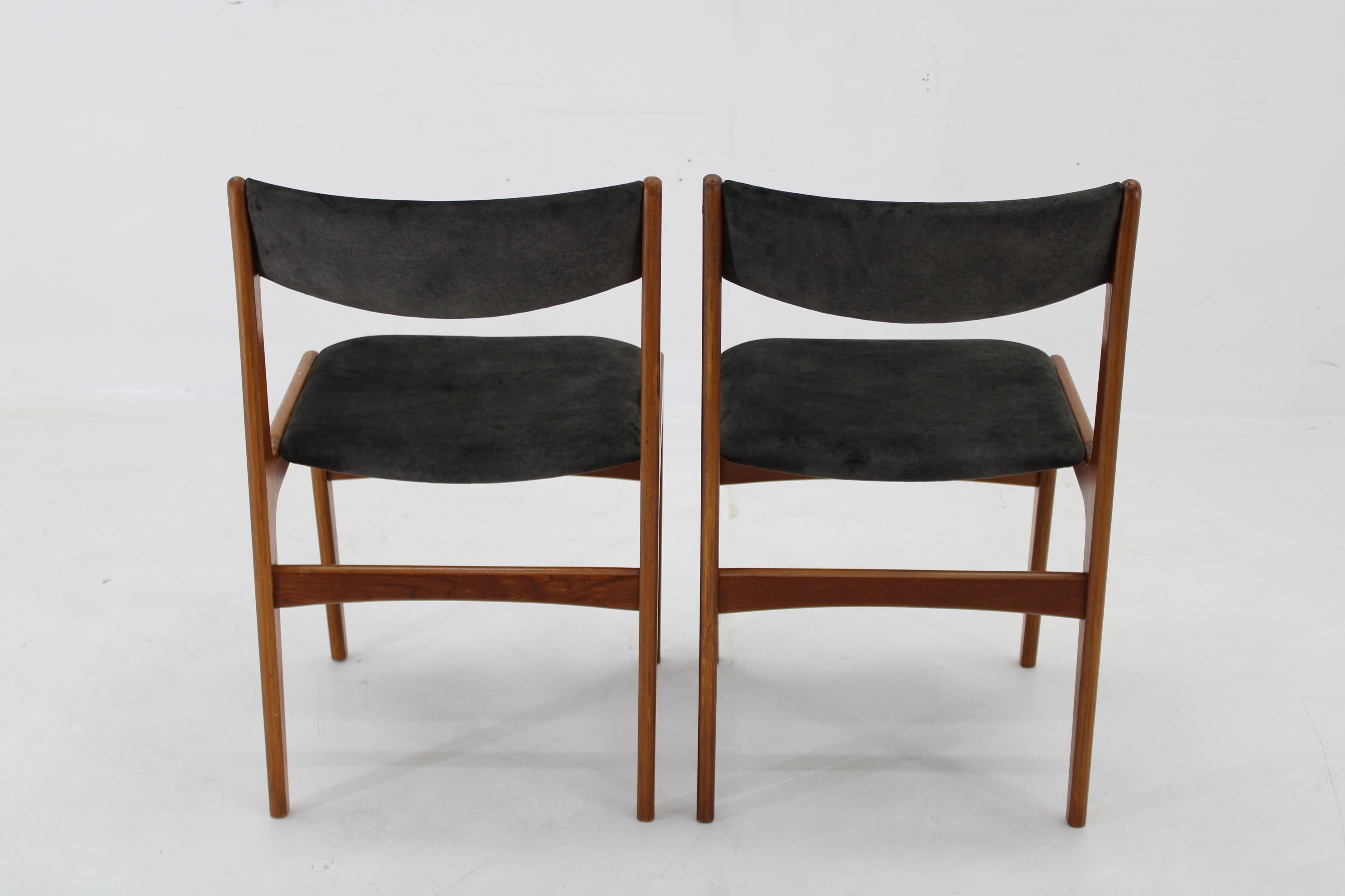 1960er Jahre Paar dänische Teak-Esszimmerstühle, restauriert (Dänisch) im Angebot