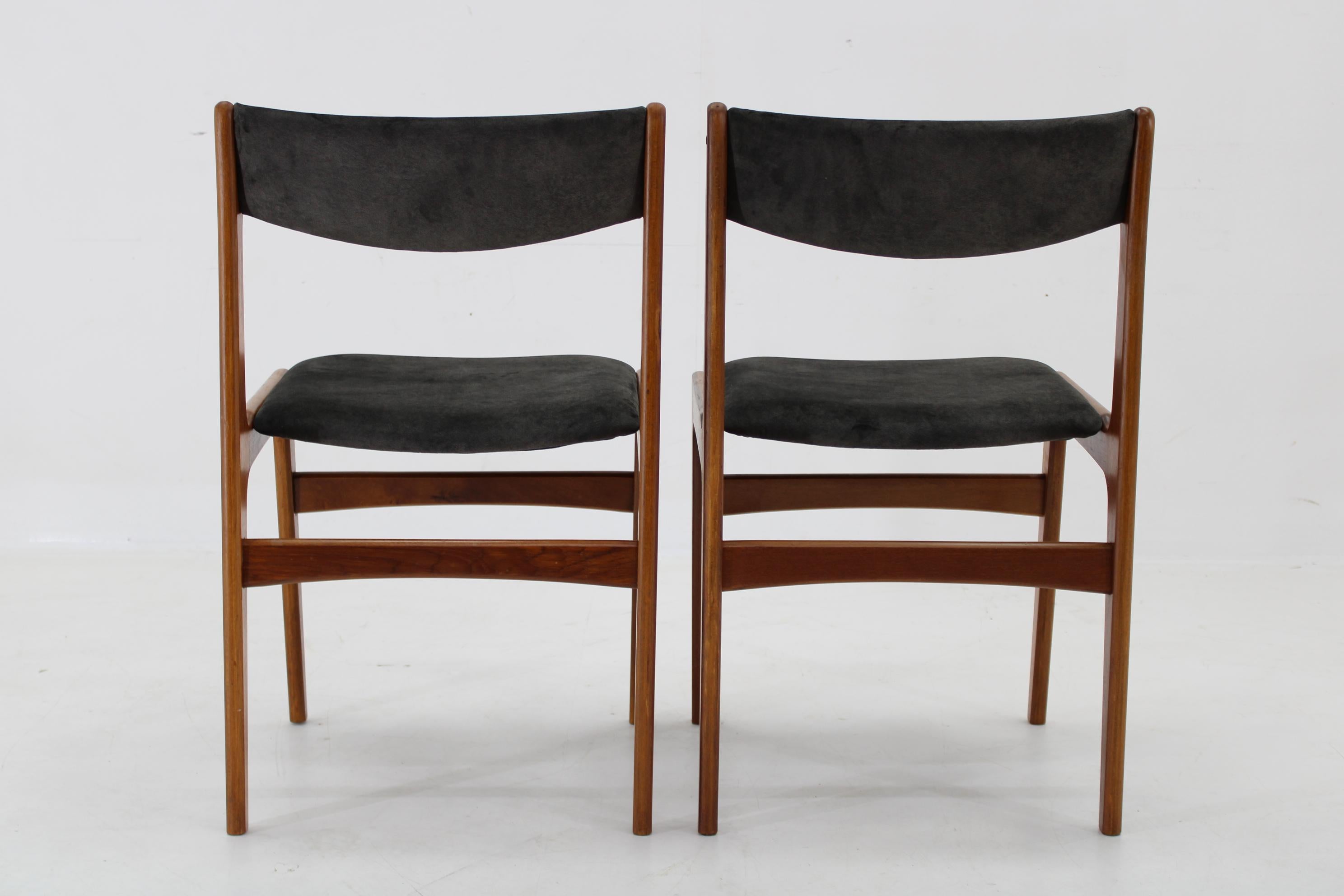 1960er Jahre Paar dänische Teak-Esszimmerstühle, restauriert im Zustand „Gut“ im Angebot in Praha, CZ