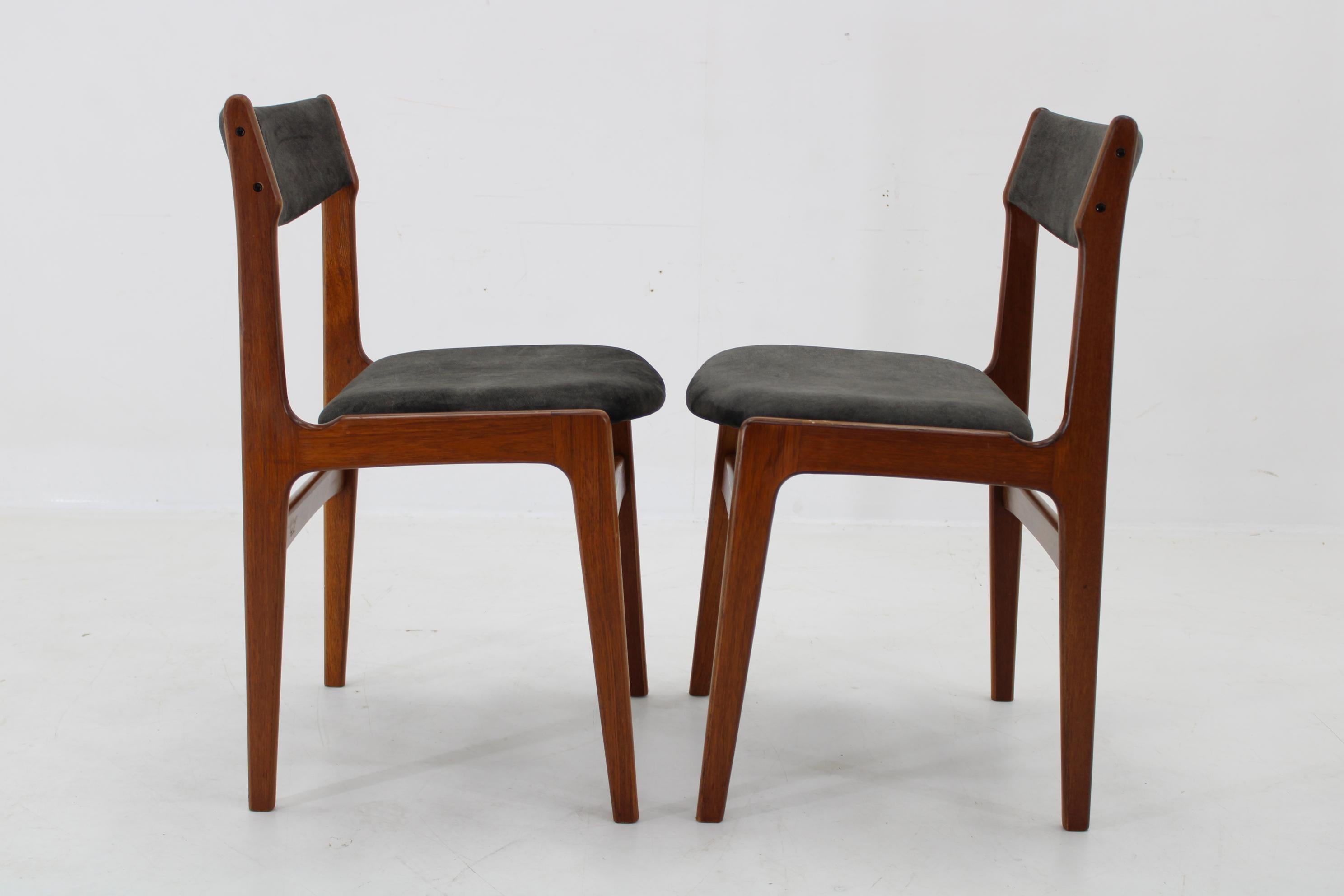 1960er Jahre Paar dänische Teak-Esszimmerstühle, restauriert (Mitte des 20. Jahrhunderts) im Angebot