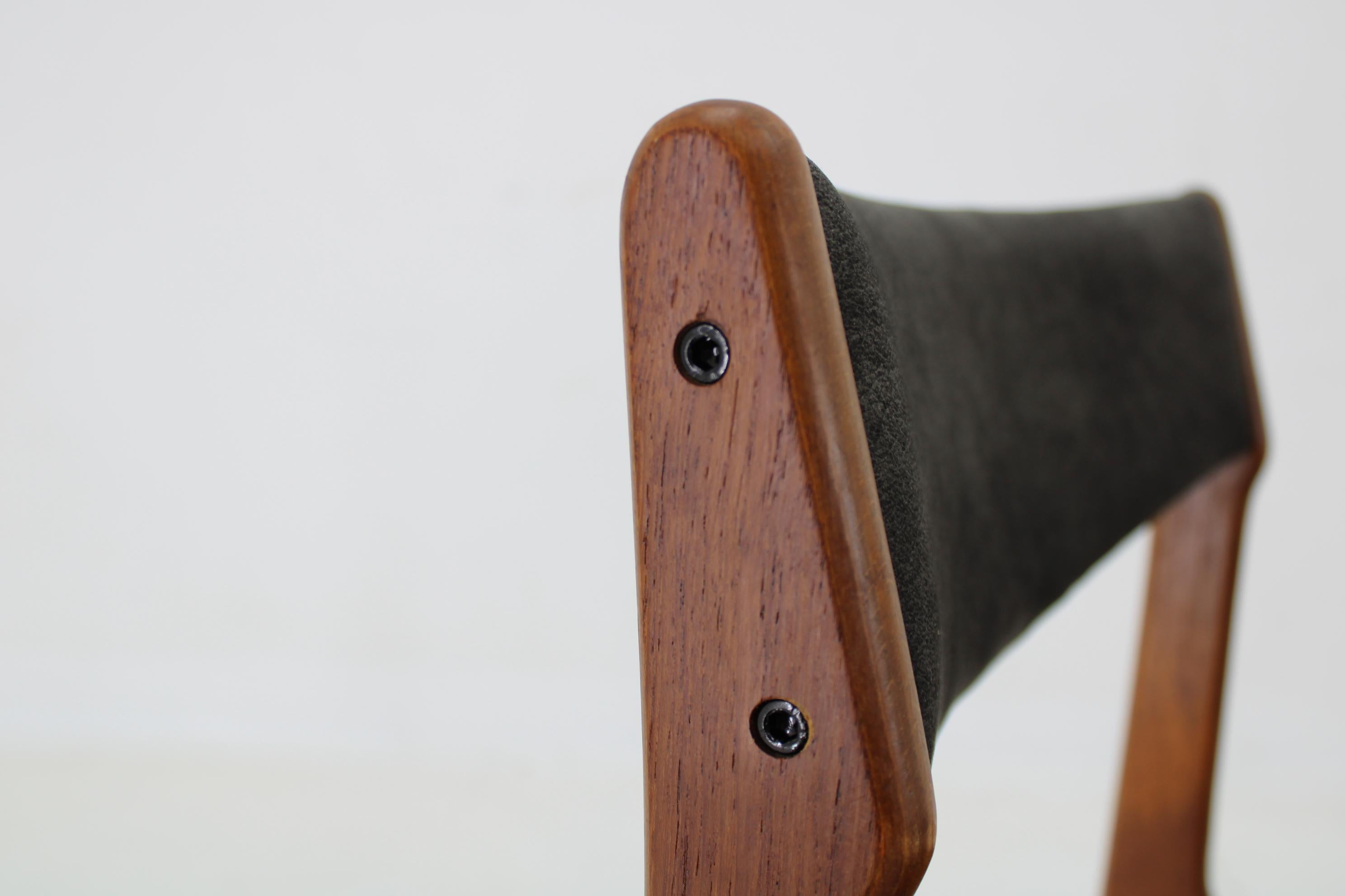 1960er Jahre Paar dänische Teak-Esszimmerstühle, restauriert im Angebot 1