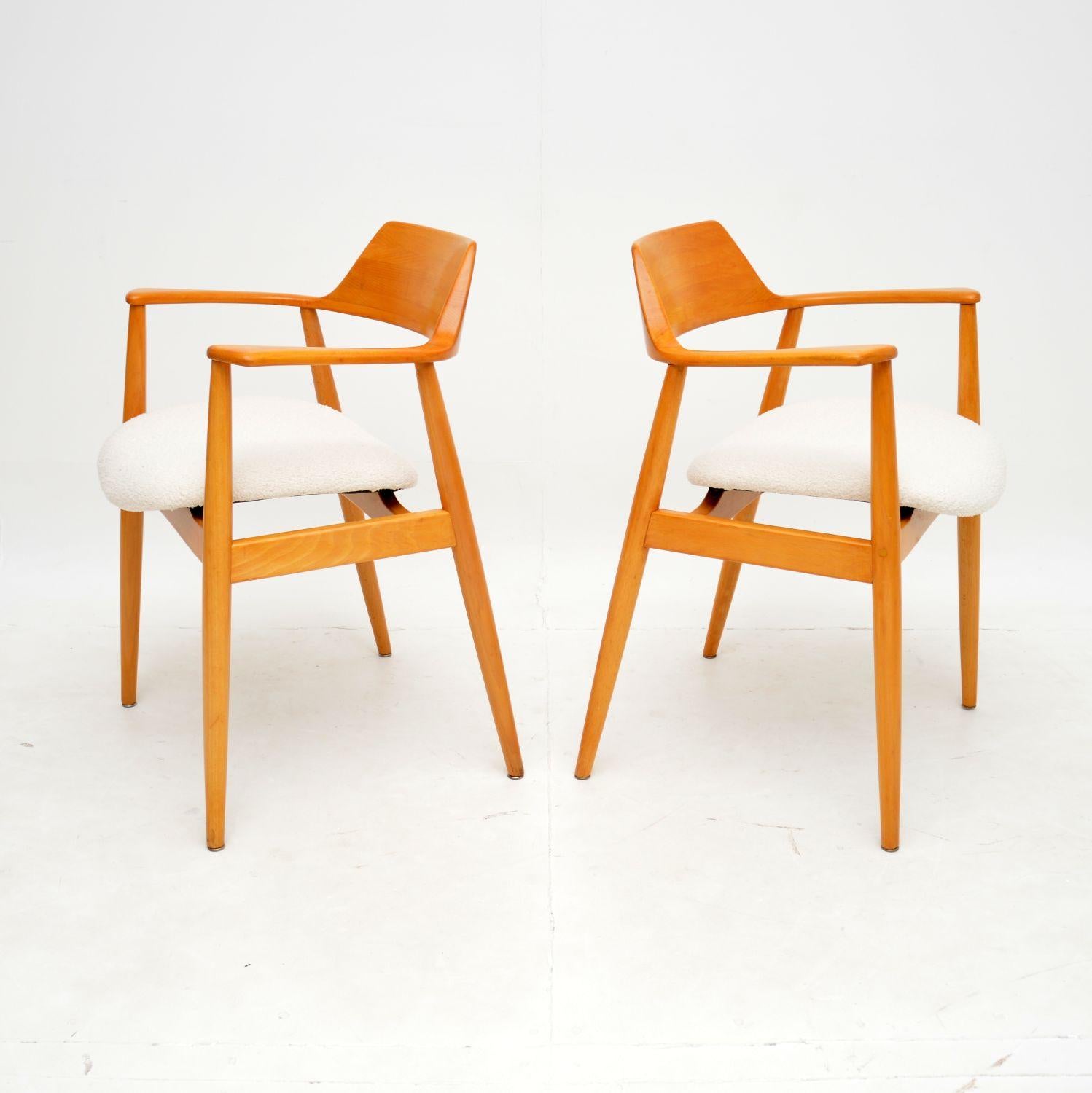Mid-Century Modern Paire de fauteuils danois vintage en bois de cerisier des années 1960 en vente