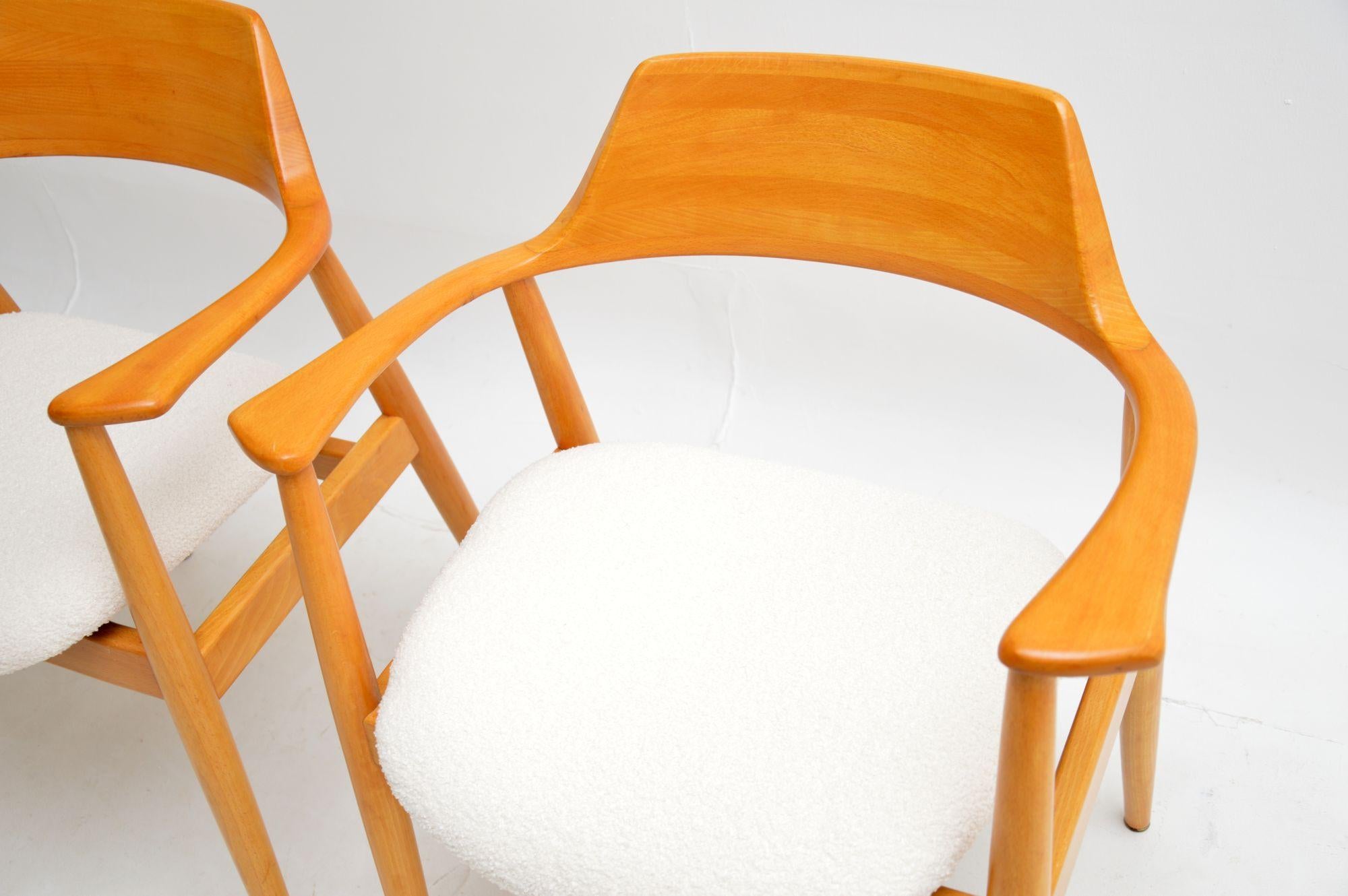 Paire de fauteuils danois vintage en bois de cerisier des années 1960 en vente 1