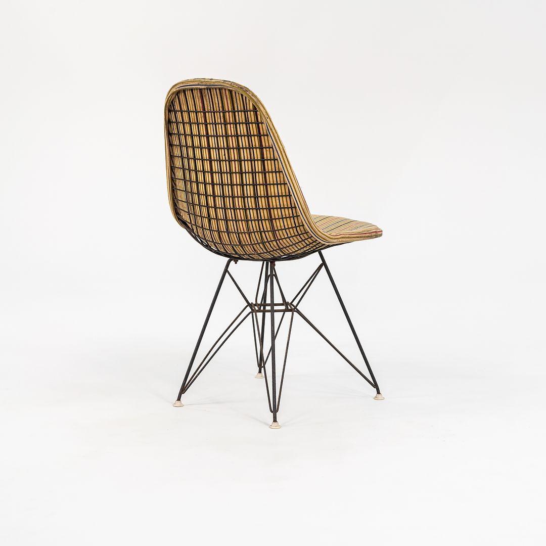 Moderno Coppia di sedie Herman Miller DKR-1 degli anni '60 con base Eiffel e tessuto Girard in vendita