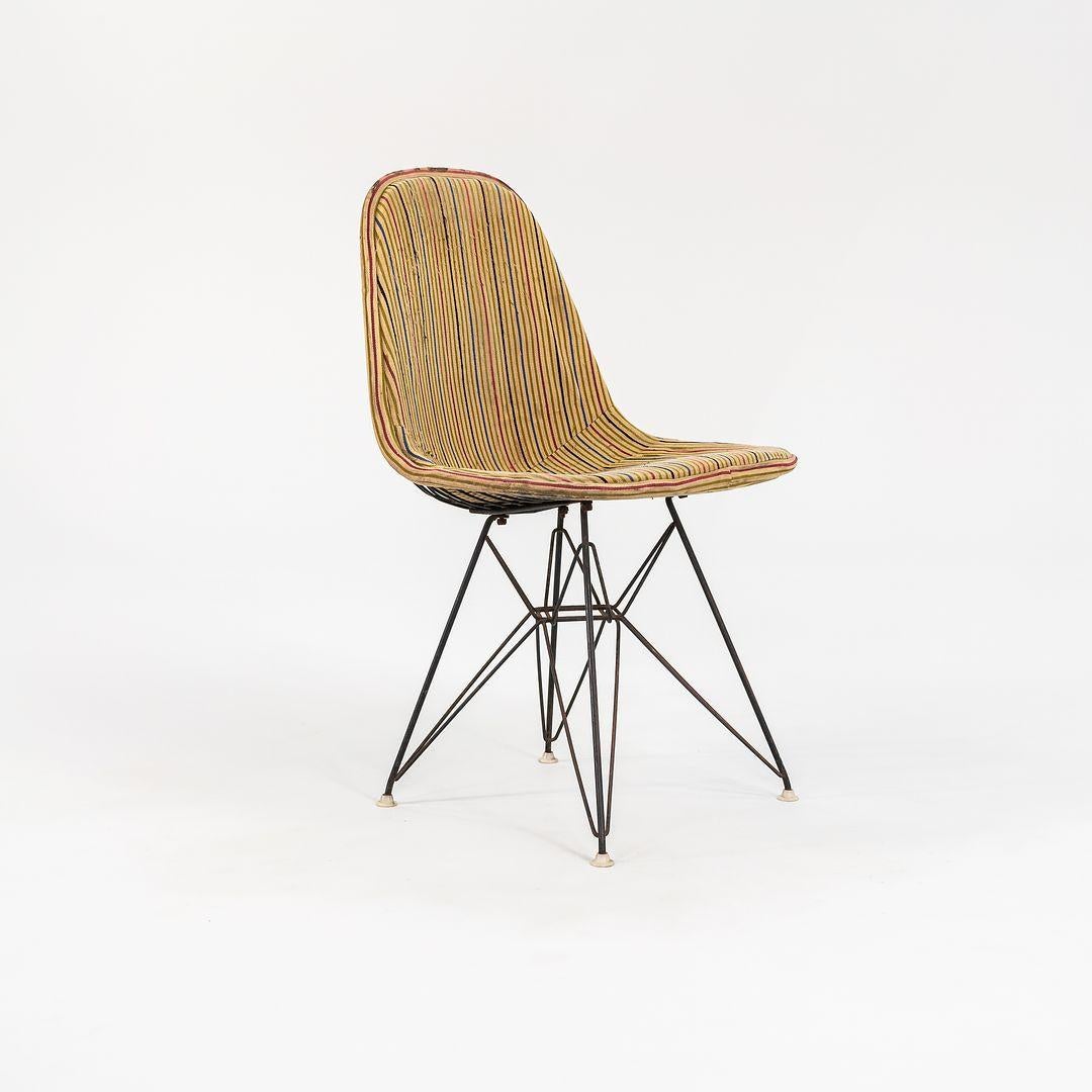 Coppia di sedie Herman Miller DKR-1 degli anni '60 con base Eiffel e tessuto Girard In condizioni buone in vendita a Philadelphia, PA