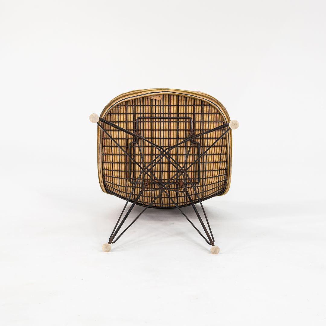 Metà XX secolo Coppia di sedie Herman Miller DKR-1 degli anni '60 con base Eiffel e tessuto Girard in vendita