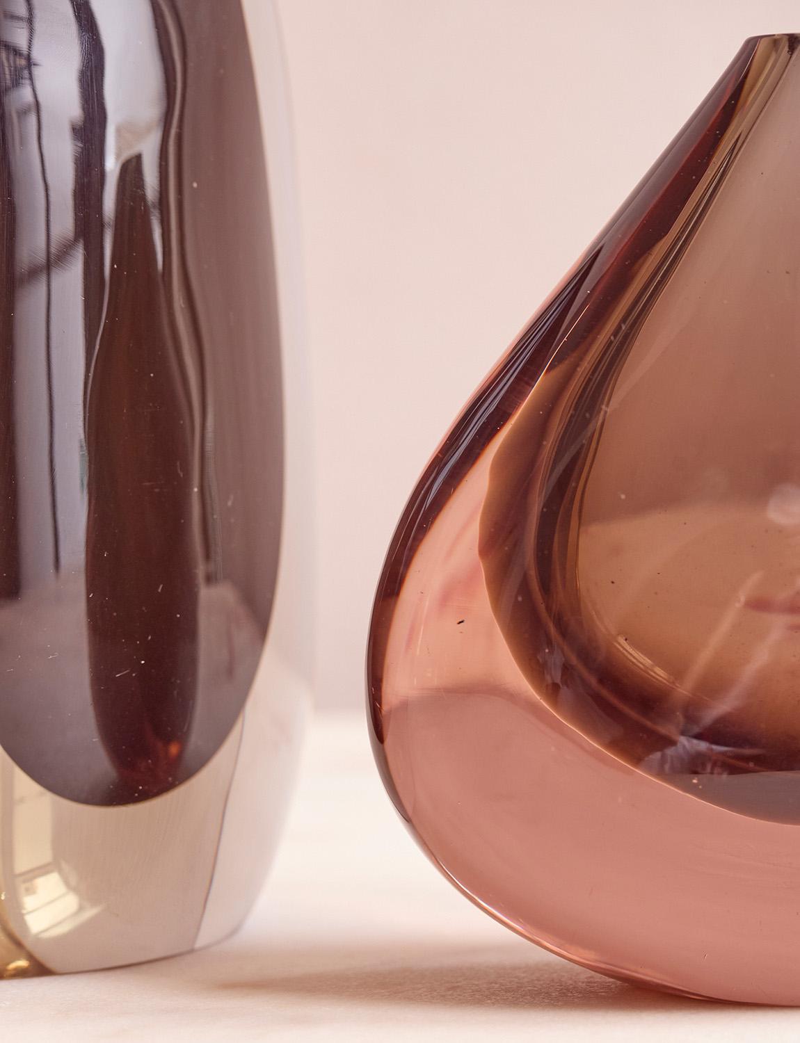 Vetro 1960s Pair of Flavio Poli Brown and Cenedese Black Sommerso Murano Vases in vendita
