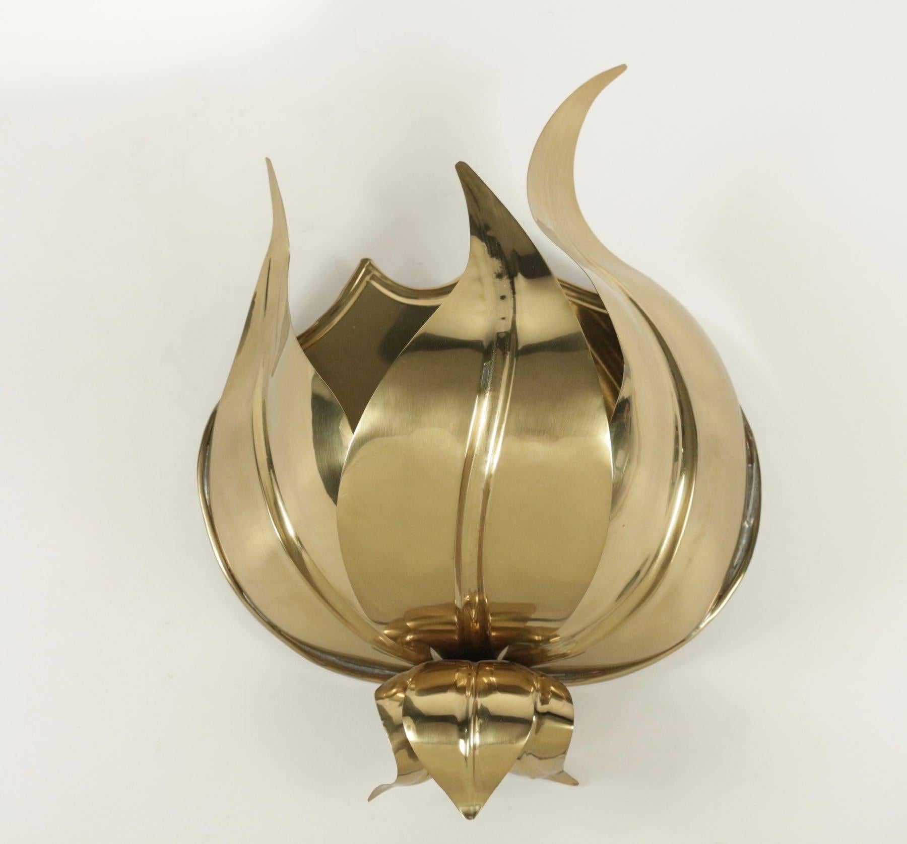 The sconces consist of three large leaves with different heights of veins in gilded brass that form a stylized flower.
On the lower part, a decoration of 3 small inverted leaves gives charm to the sconce.
2 bulbs per sconce.

 