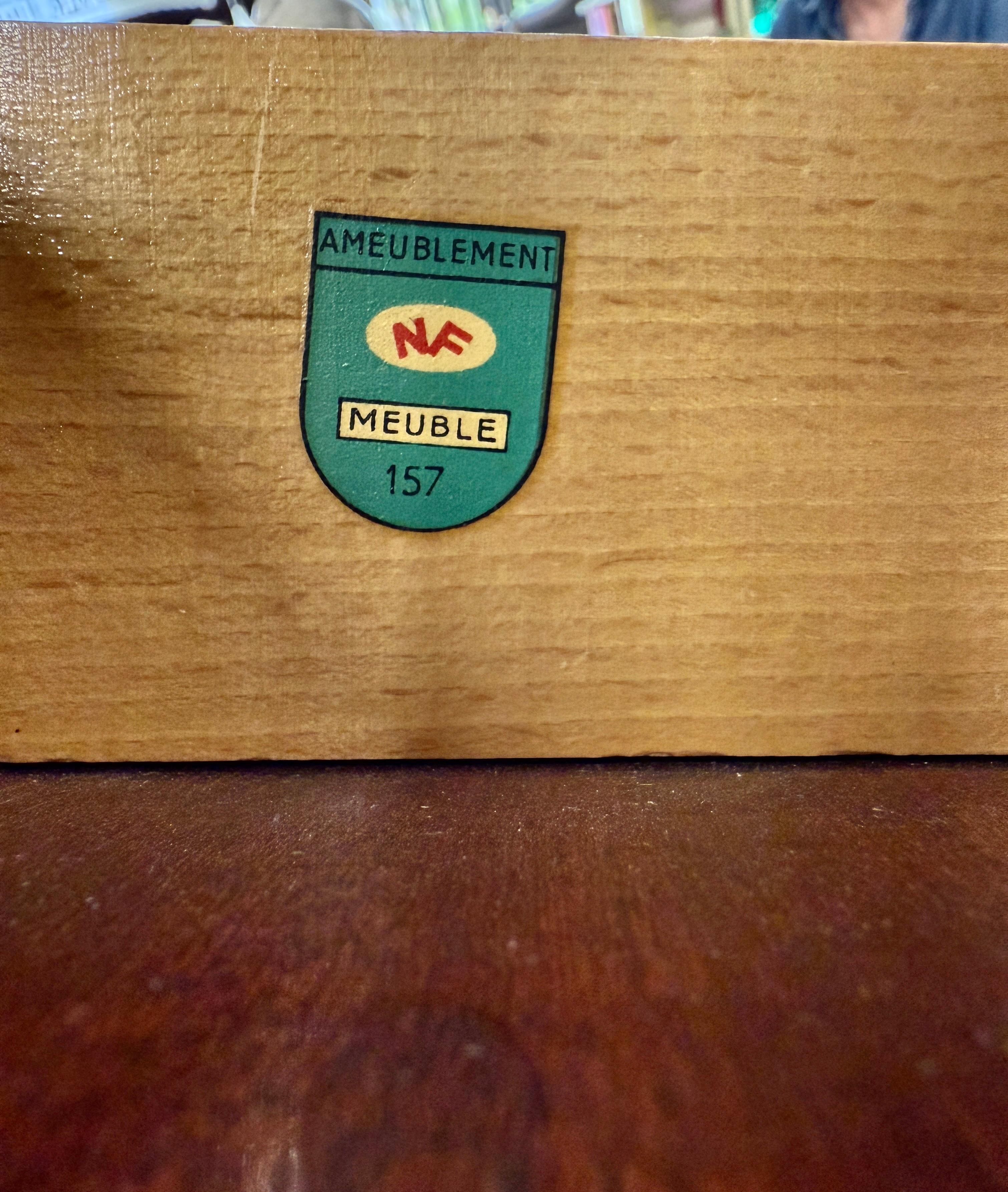 Pareja de mesillas de noche francesas de palisandro de los años 60 en venta 12