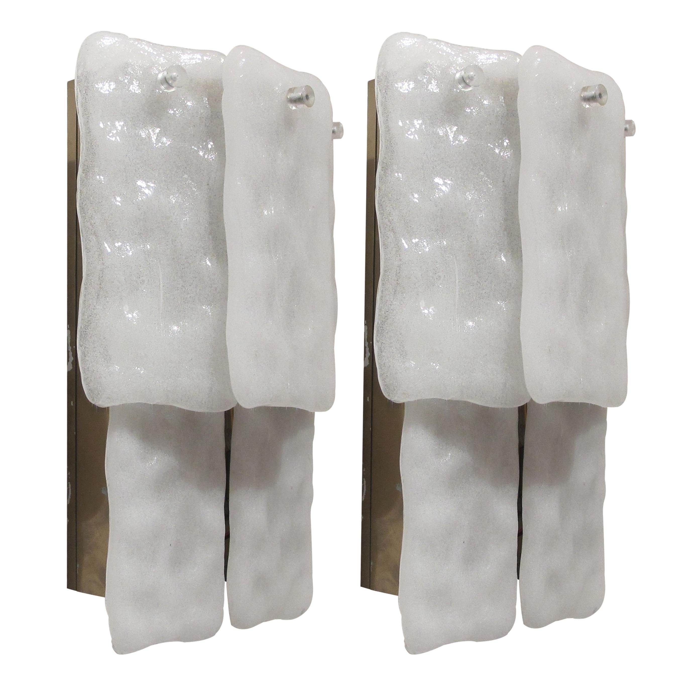 1960s Paire de lampes murales à deux niveaux en verre givré de J.T. Kalmar, Autriche Bon état - En vente à London, GB
