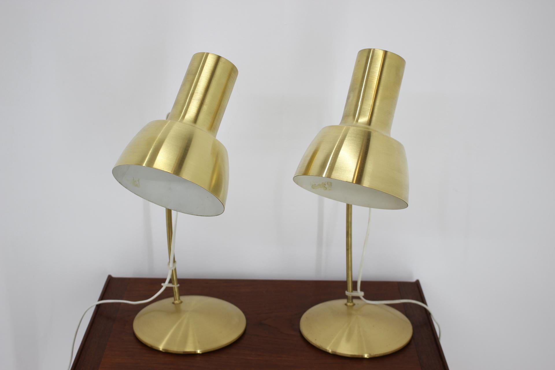 - Good original condition, fully functional.