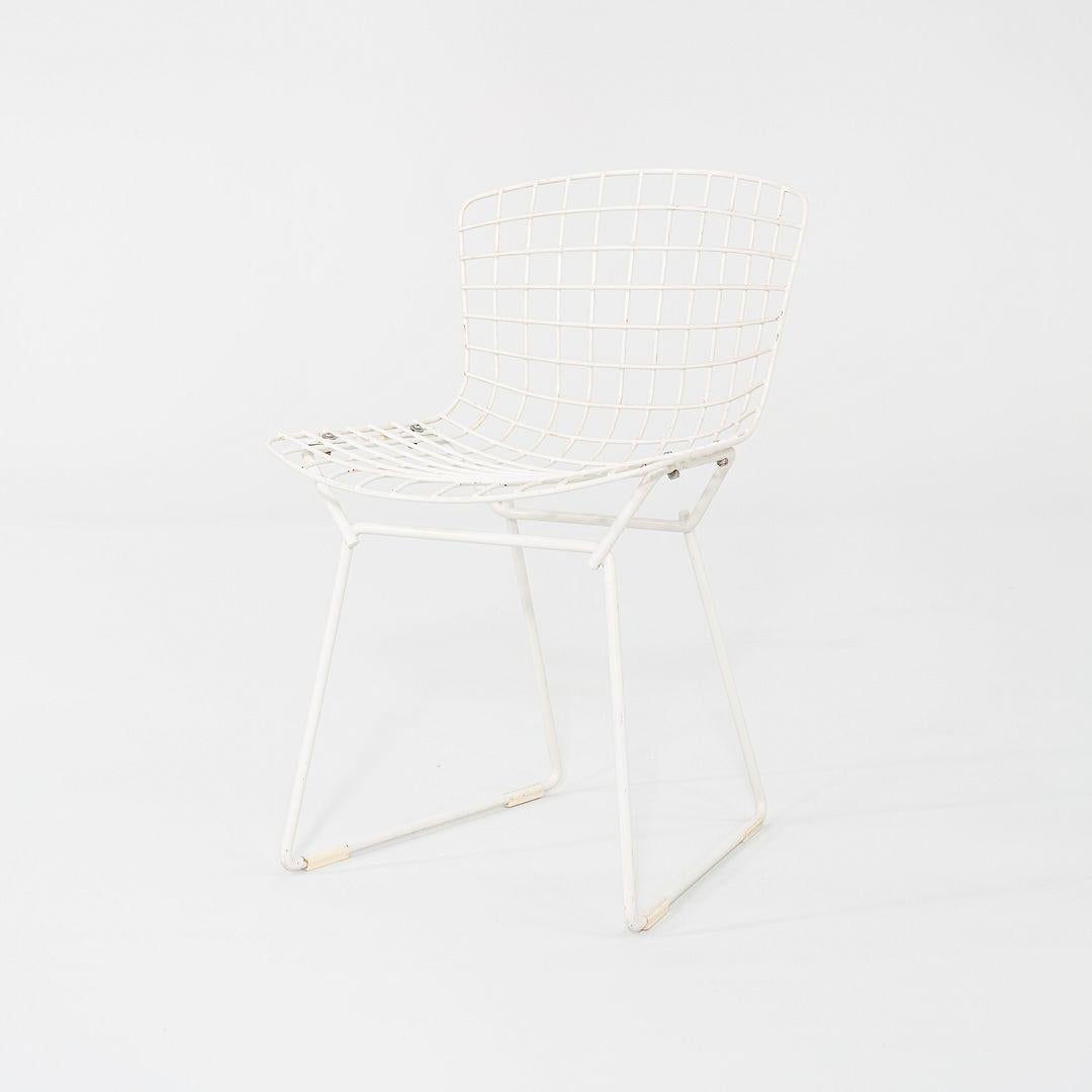 1960s Pair of Harry Bertoia for Knoll Childs Chairs in White Bon état - En vente à Philadelphia, PA