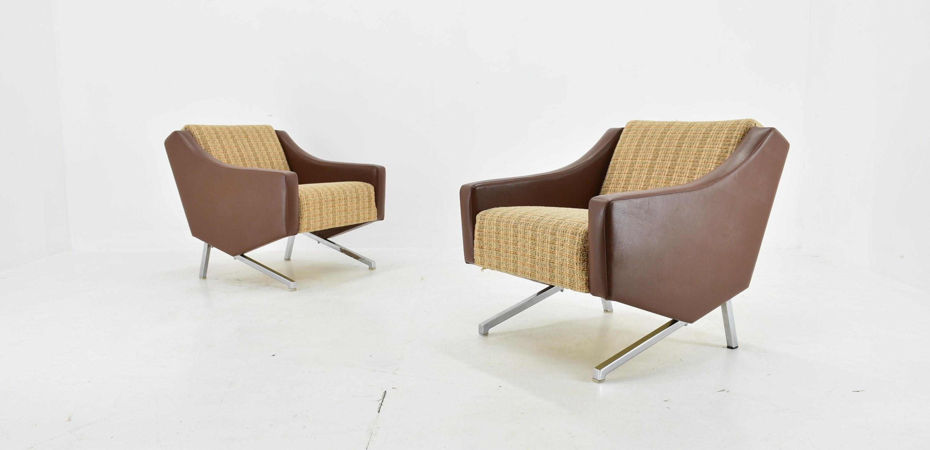 1960s Pair of Italian Armchairs For Sale 4