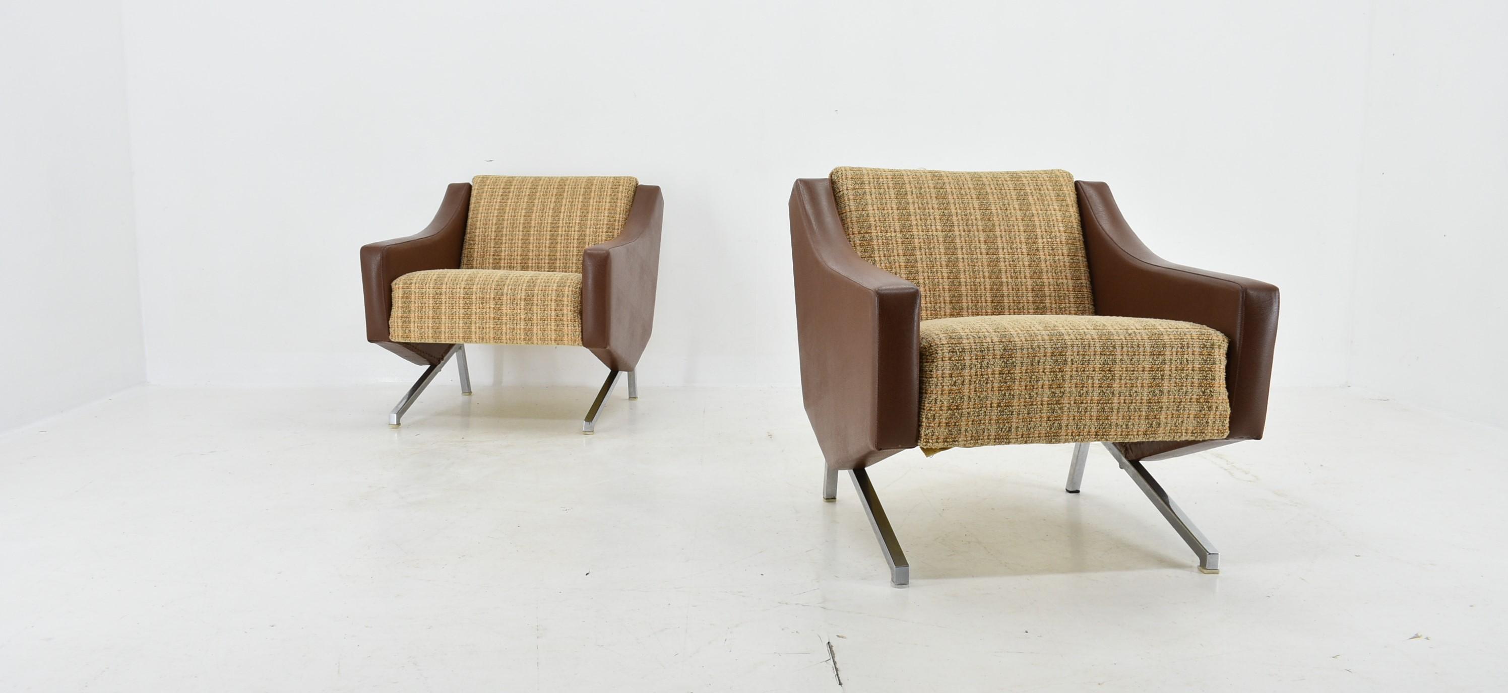 1960s Pair of Italian Armchairs In Good Condition For Sale In Praha, CZ