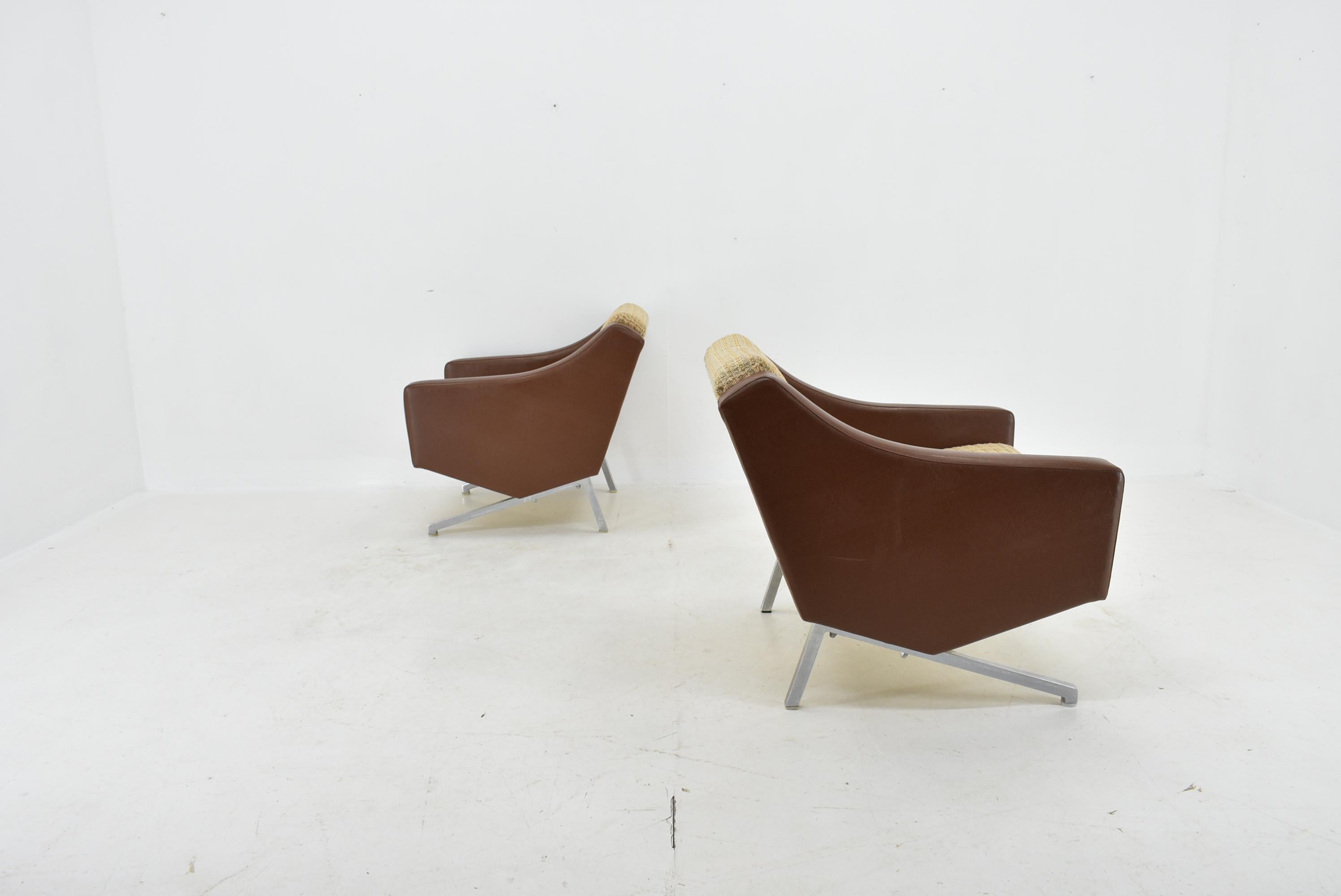 Mid-20th Century 1960s Pair of Italian Armchairs For Sale